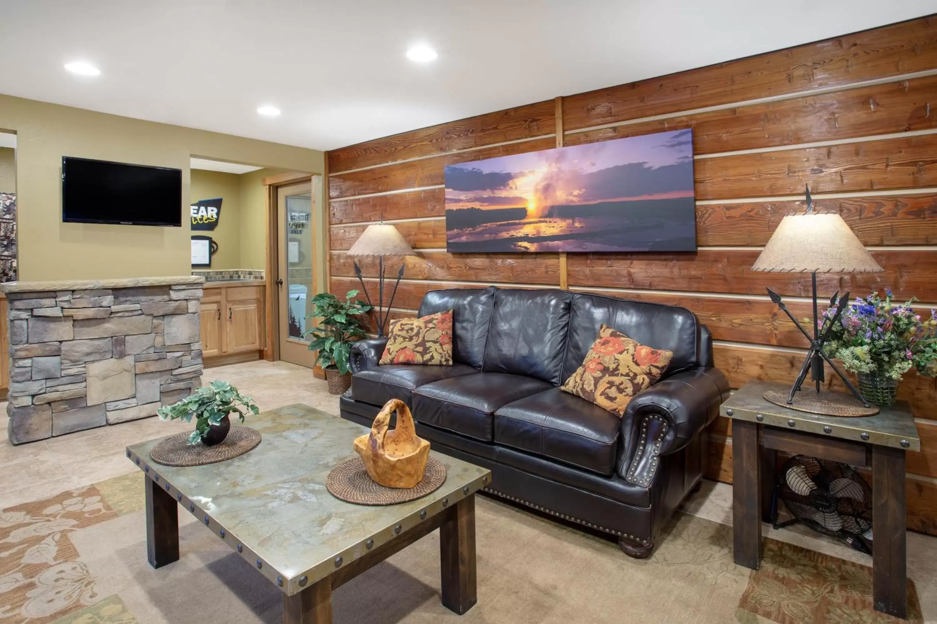 Lobby or reception, Seating Area in Travelodge by Wyndham Gardiner Yellowstone Park North Entr