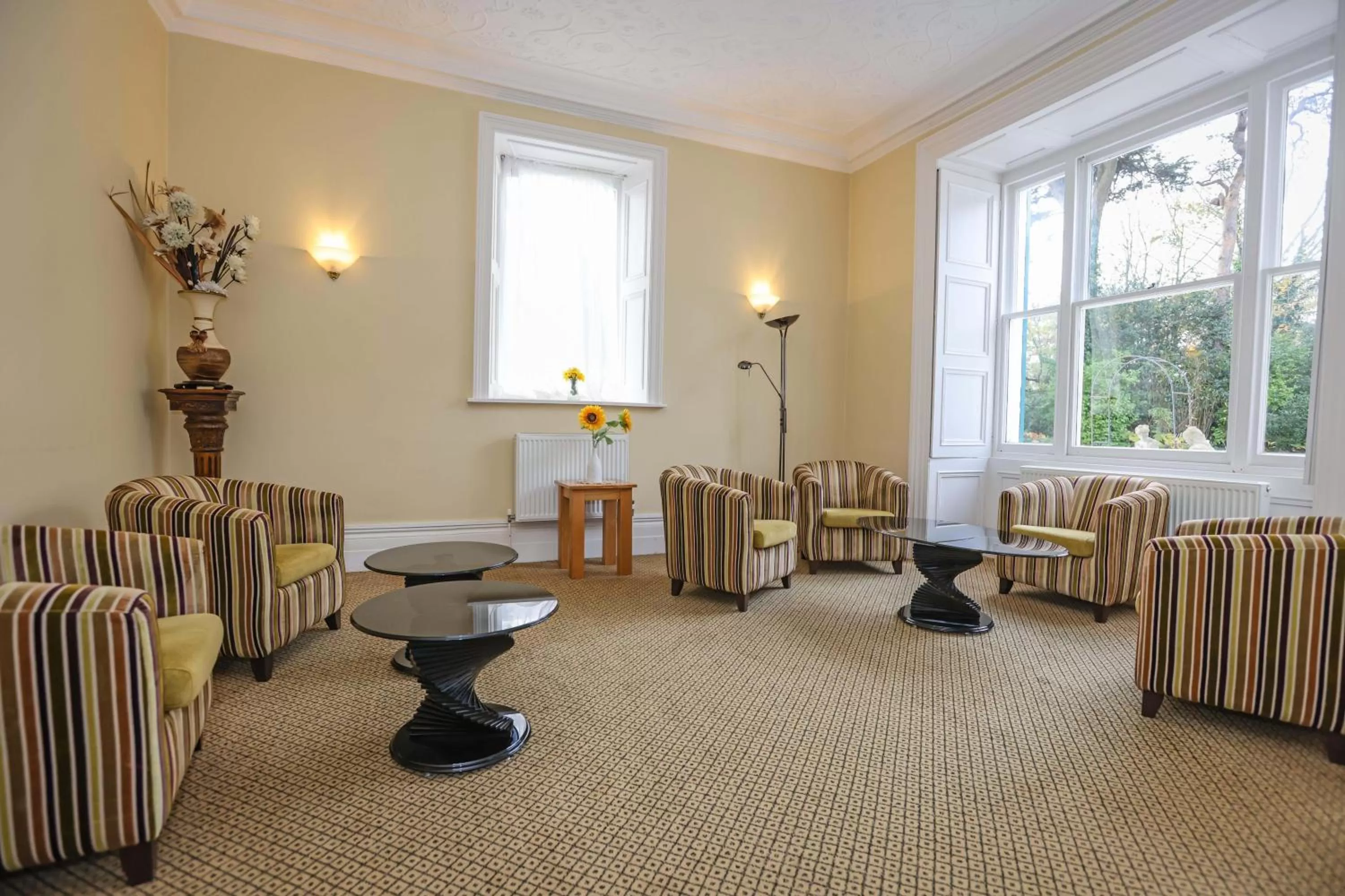 Lounge or bar in The Grove Hotel