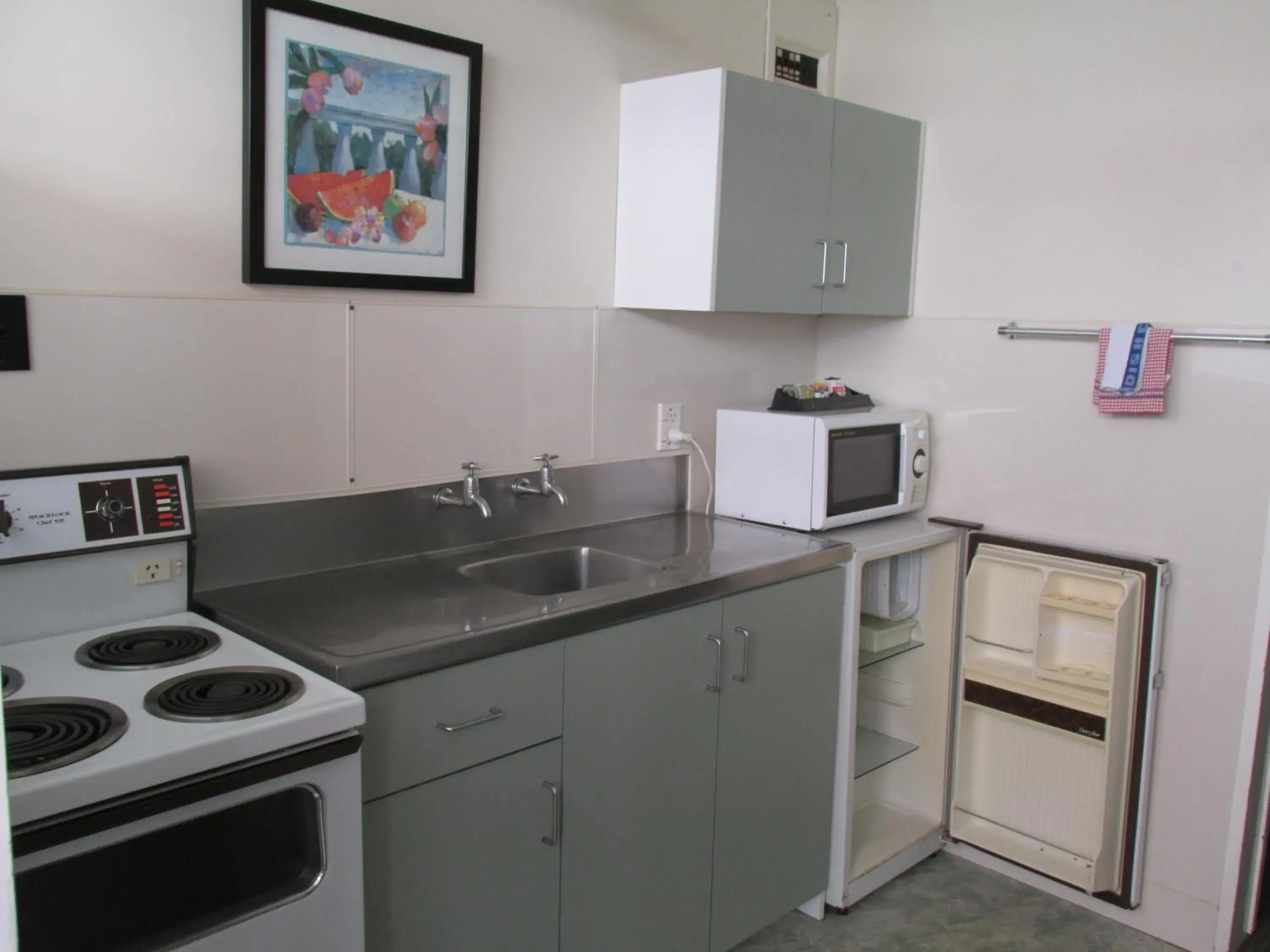 Kitchen or kitchenette, Kitchen/Kitchenette in Kuirau Park Motor Lodge