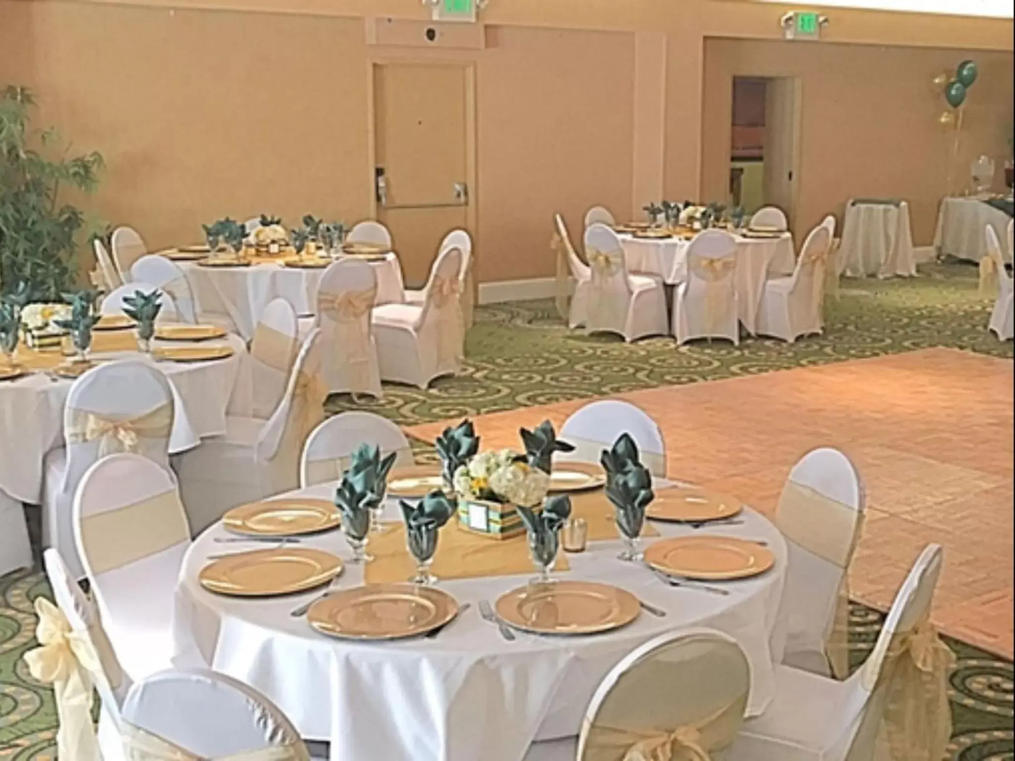 Banquet/Function facilities, Restaurant/Places to Eat in Premiere Suites