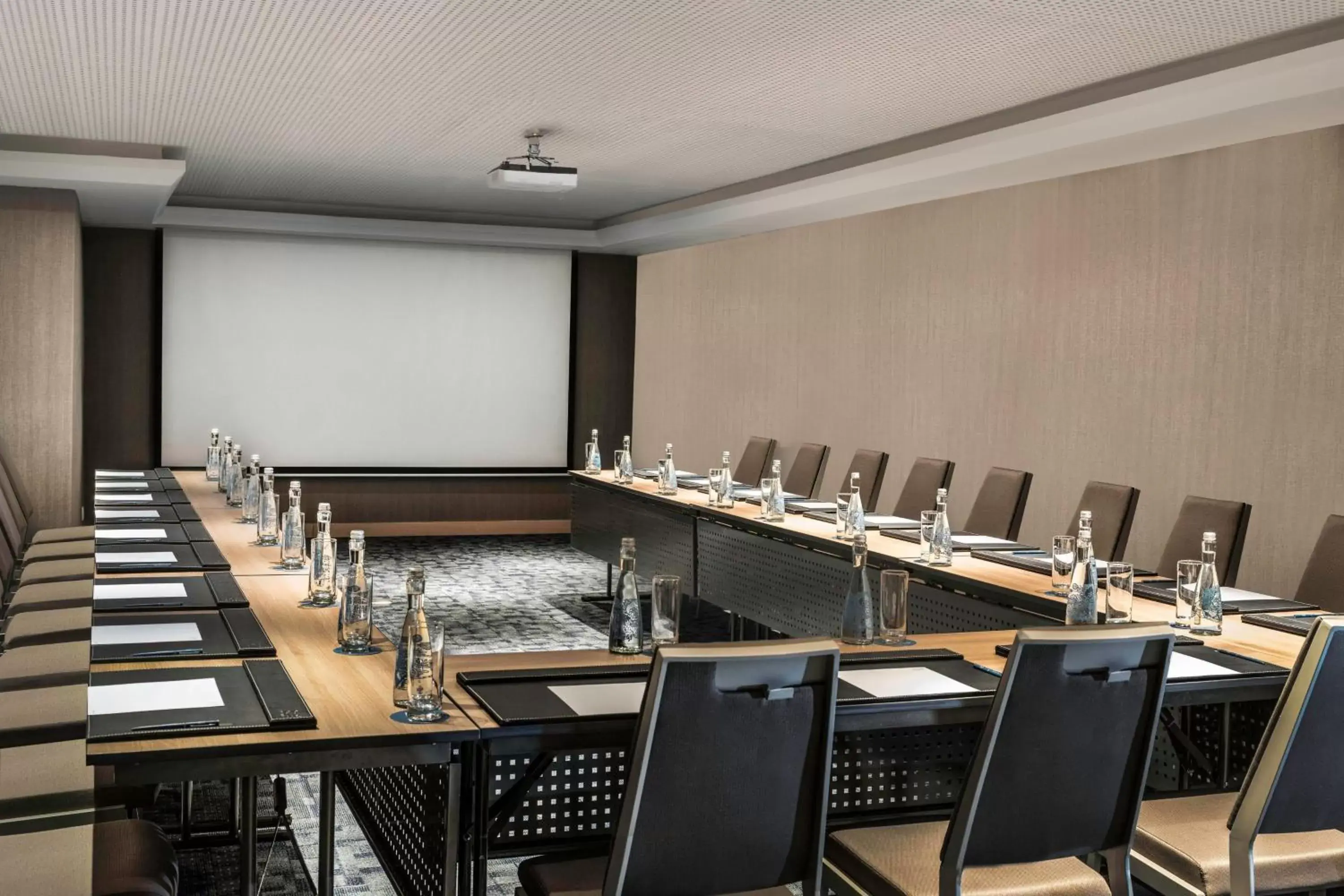 Meeting/conference room in Four Points by Sheraton Surabaya, Tunjungan Plaza
