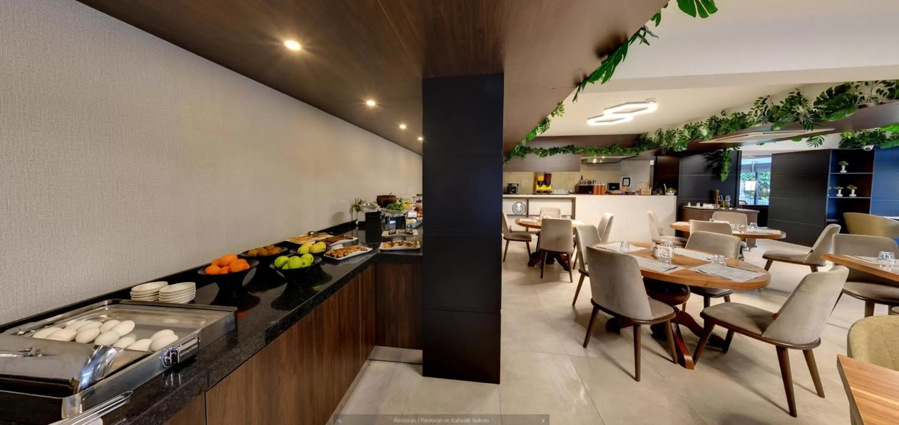 Buffet breakfast, Restaurant/Places to Eat in Leo Suites