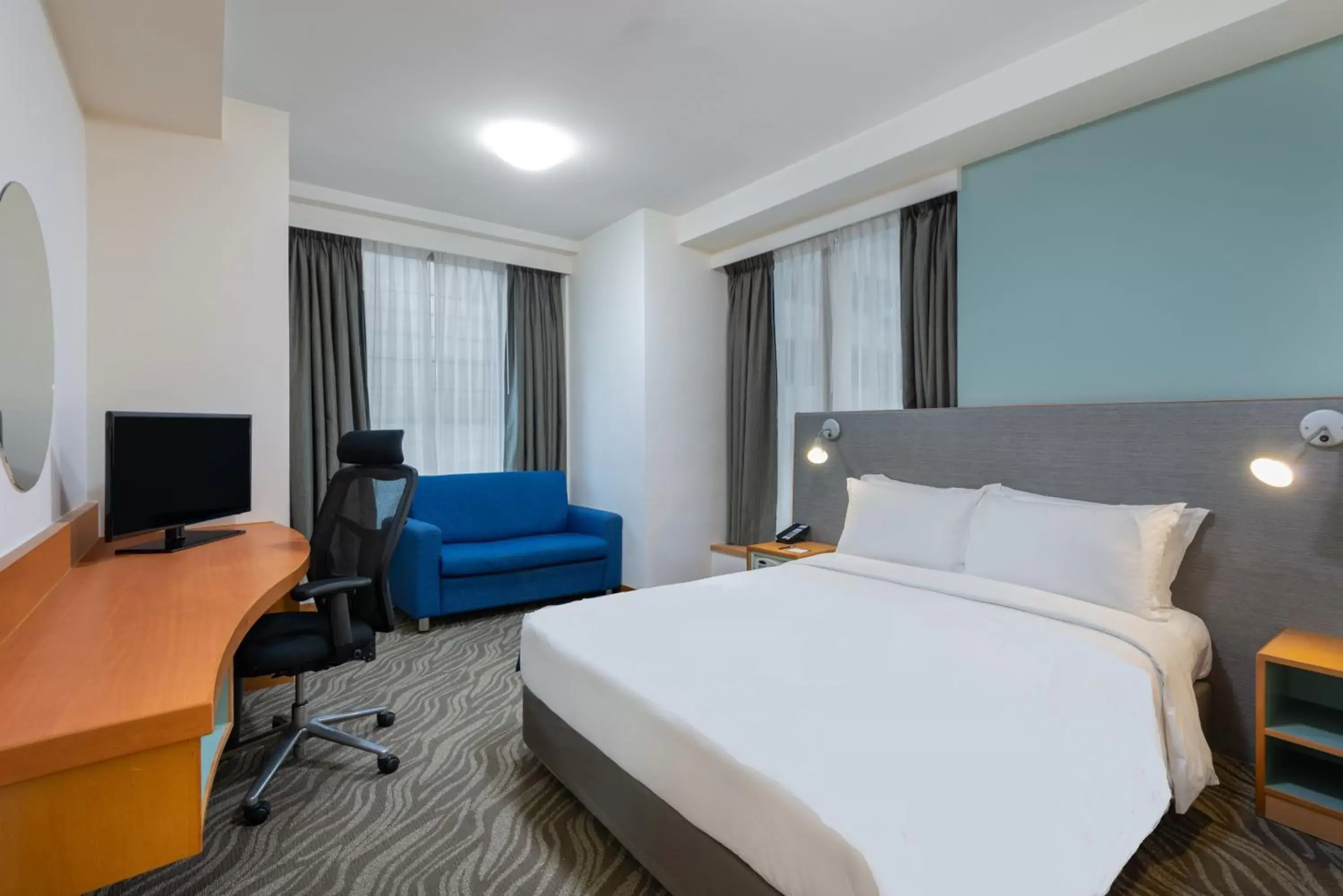 Photo of the whole room in Holiday Inn Express Hong Kong Causeway Bay, an IHG Hotel