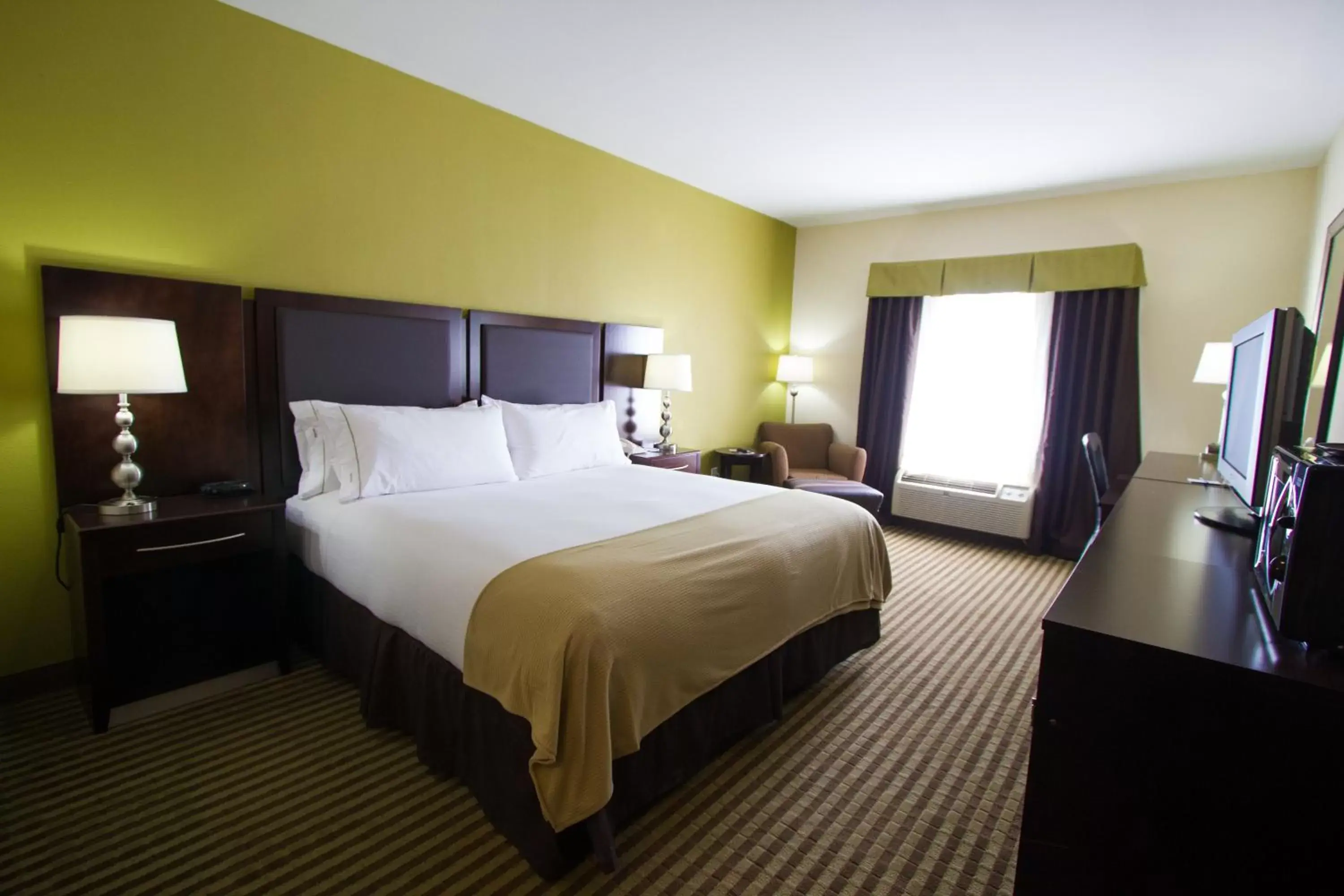 Photo of the whole room, Bed in Holiday Inn Express Hotel & Suites Nacogdoches, an IHG Hotel