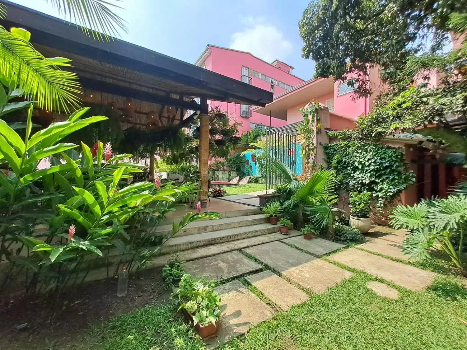 Property building in Rossa Palma Property building in Rossa Palma