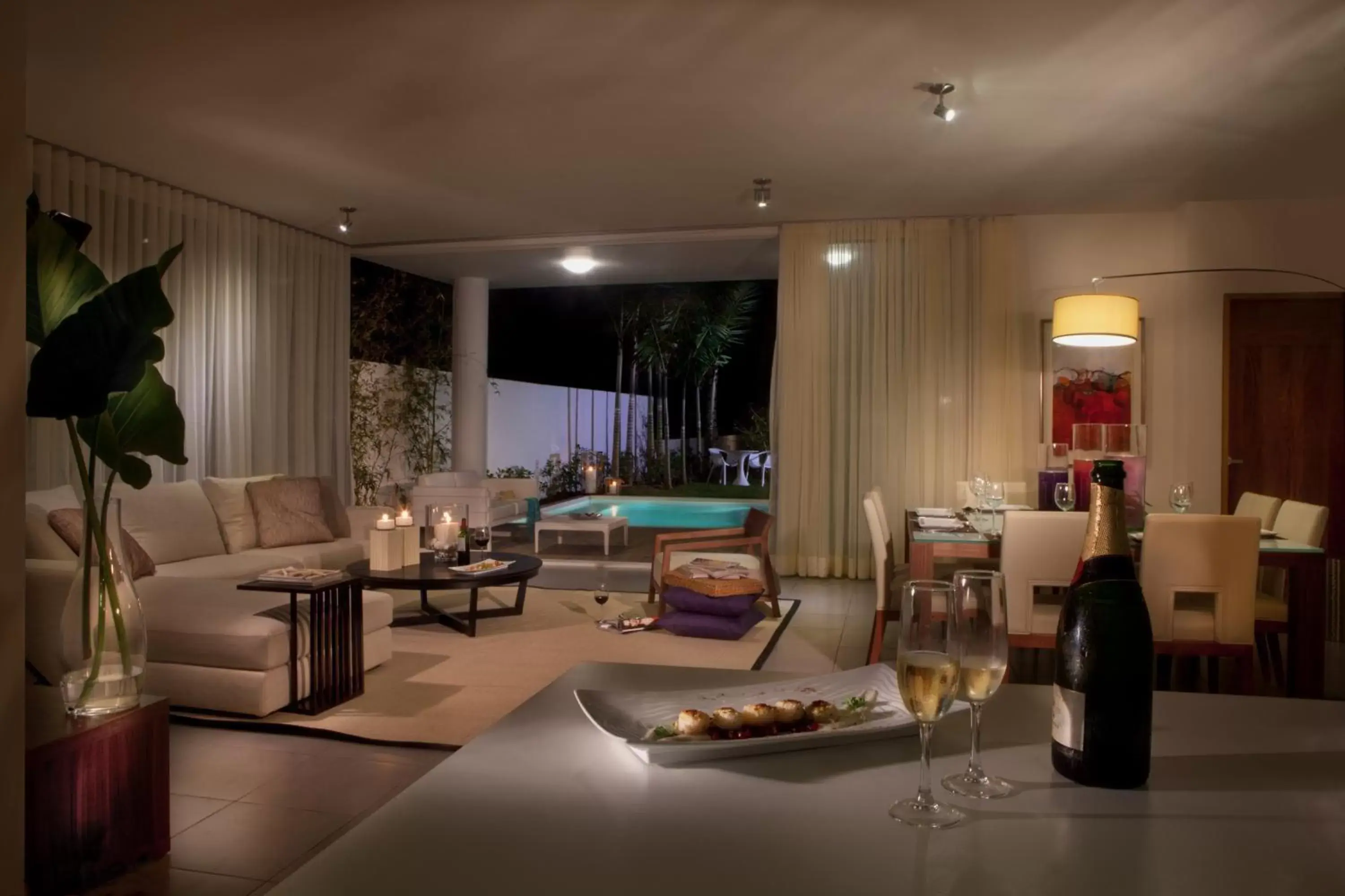 Dining area in Ultravioleta Boutique Residences