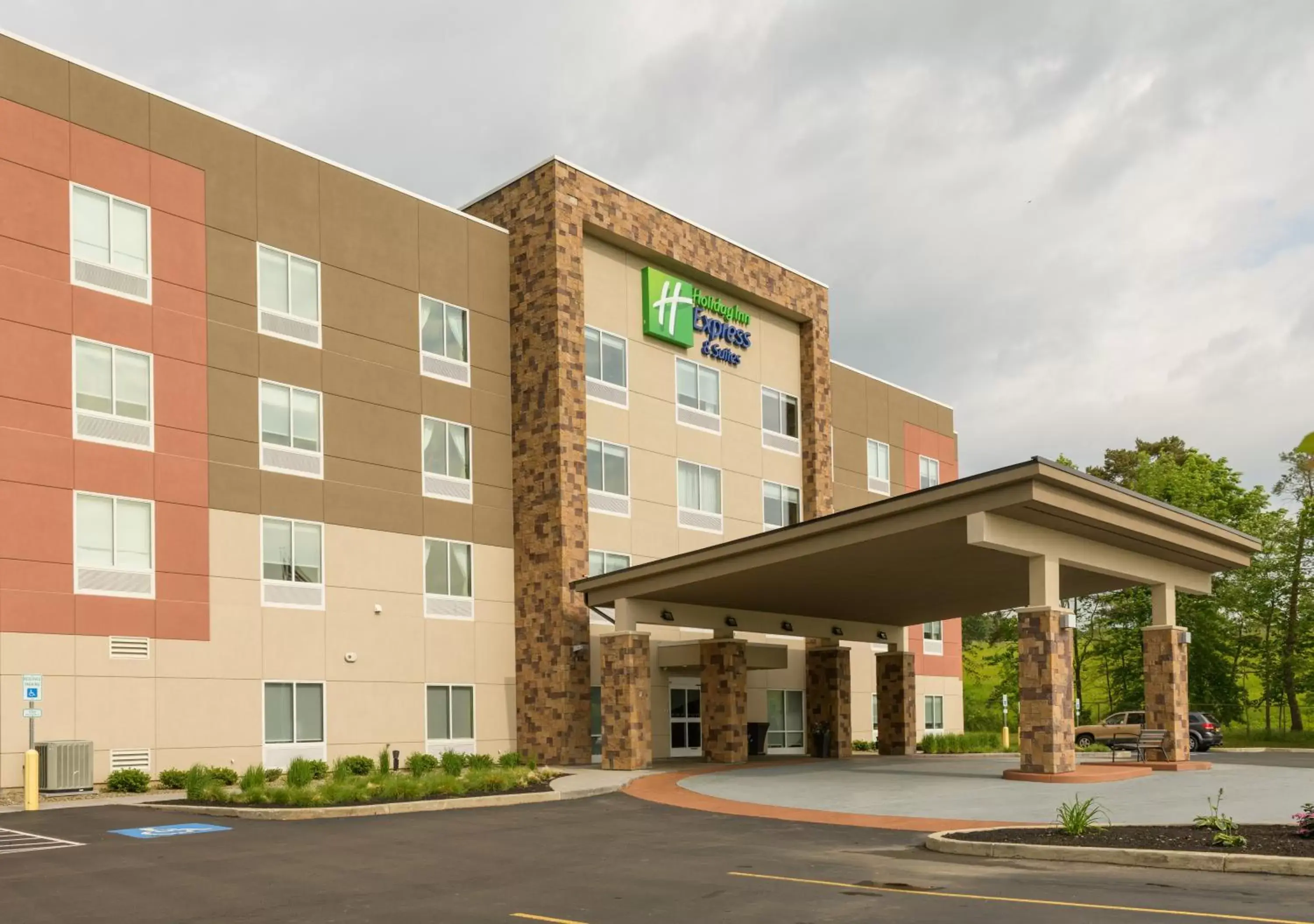 Property building in Holiday Inn Express & Suites Jamestown by IHG Property building in Holiday Inn Express & Suites Jamestown by IHG