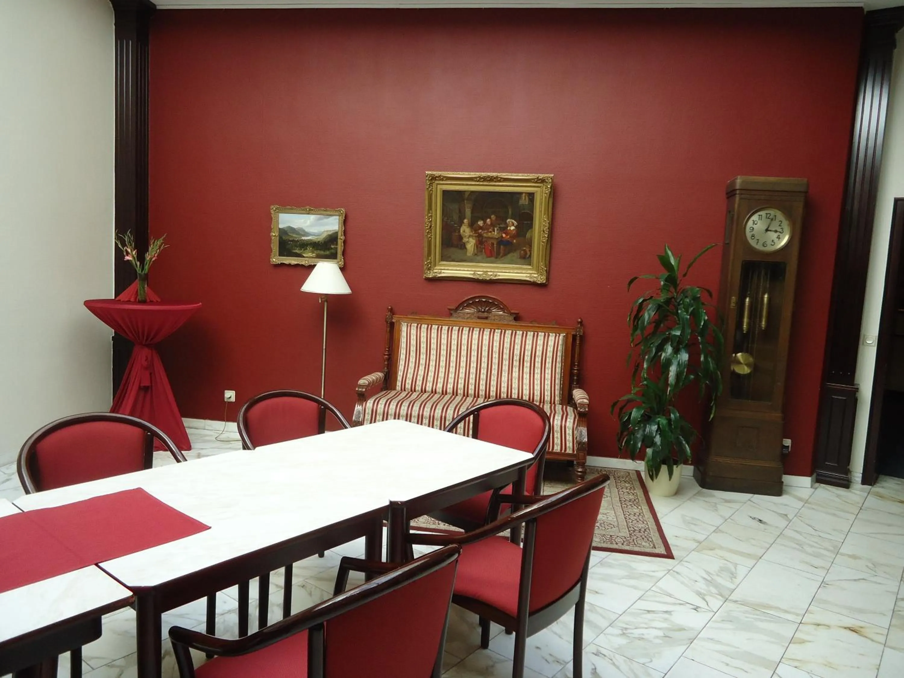 Restaurant/places to eat in Hotel Marthahaus