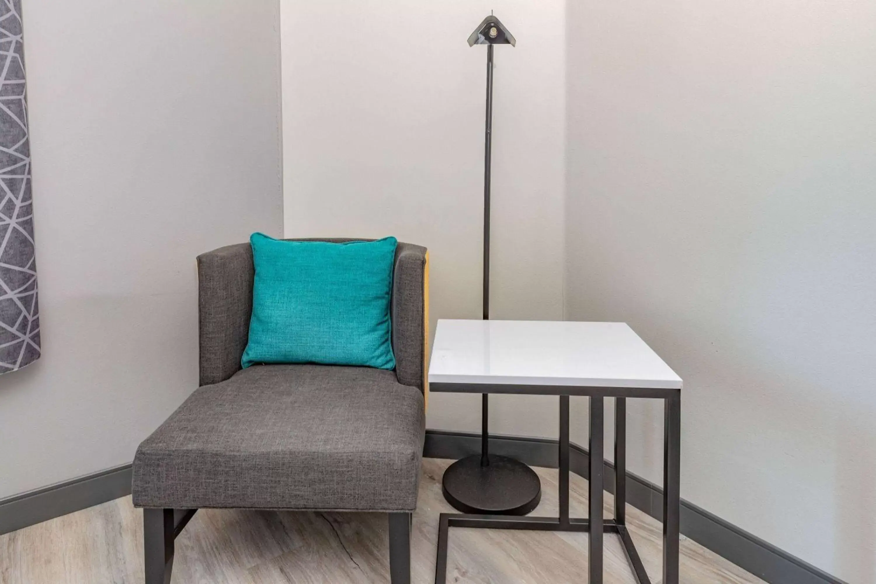 Bedroom, Seating Area in La Quinta Inn & Suites by Wyndham Ardmore