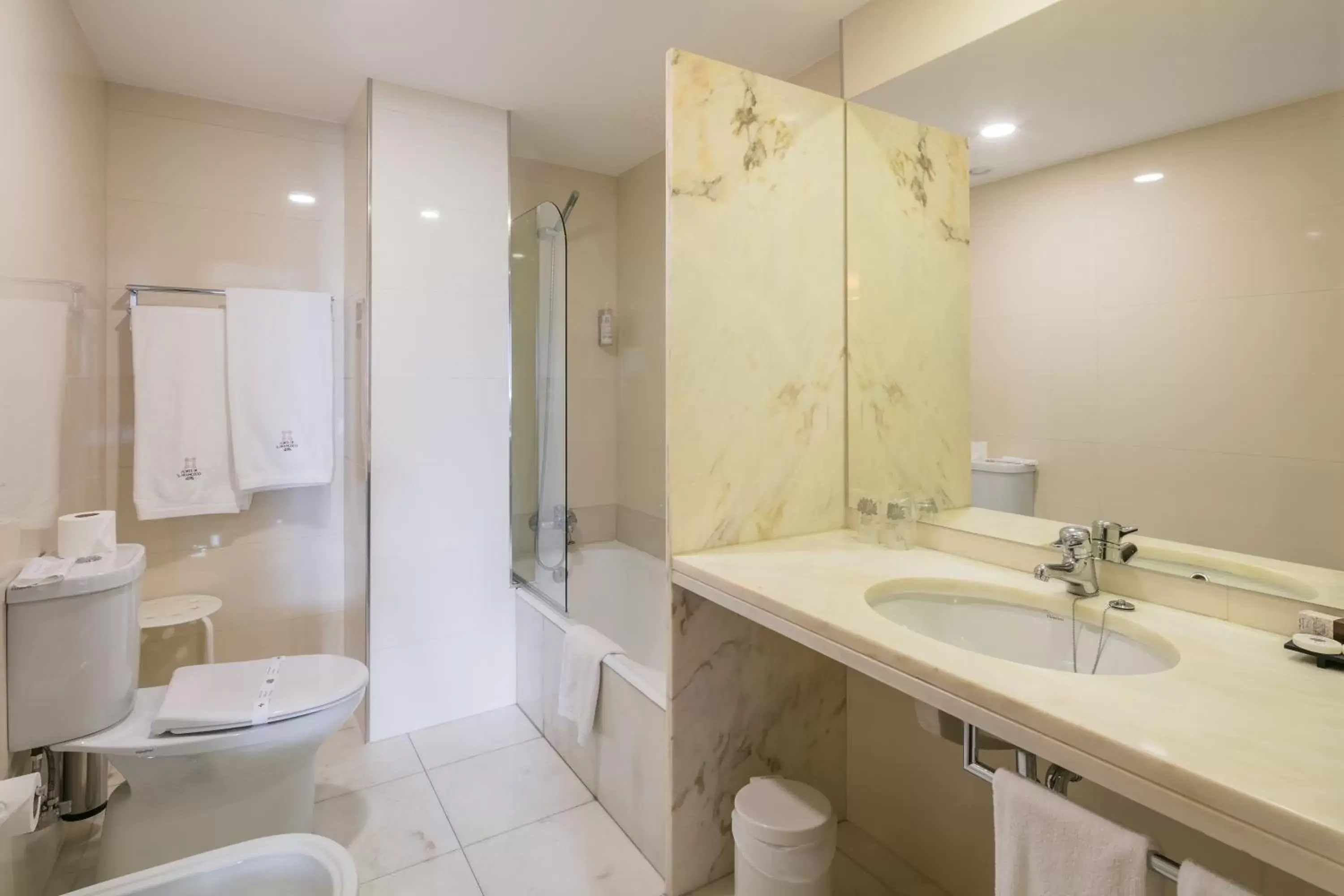 Toilet, Bathroom in Forte de São Francisco Hotel Chaves