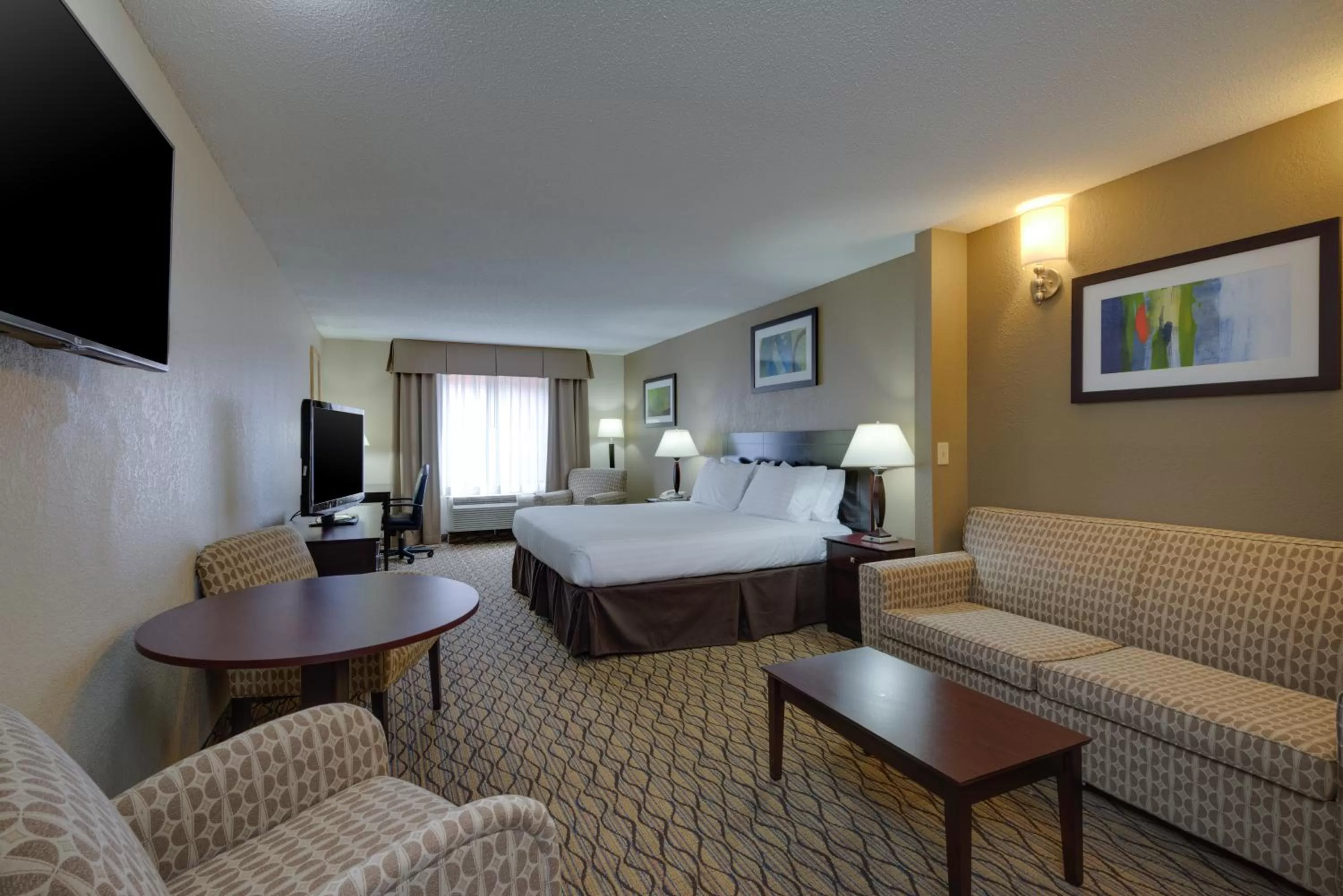 Photo of the whole room, Bed in Holiday Inn Express Charles Town by IHG
