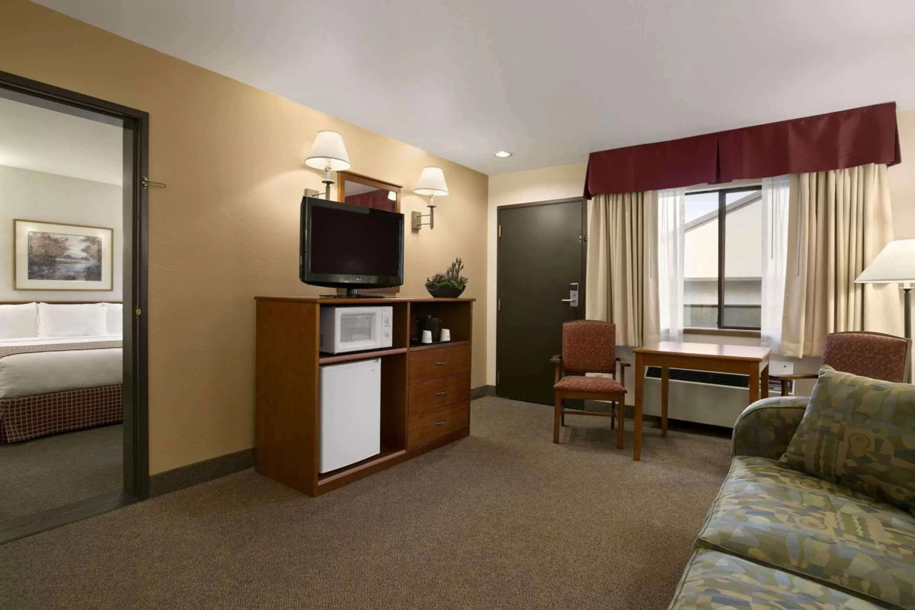 Photo of the whole room, TV/Entertainment Center in Baymont by Wyndham Seattle/Kirkland WA