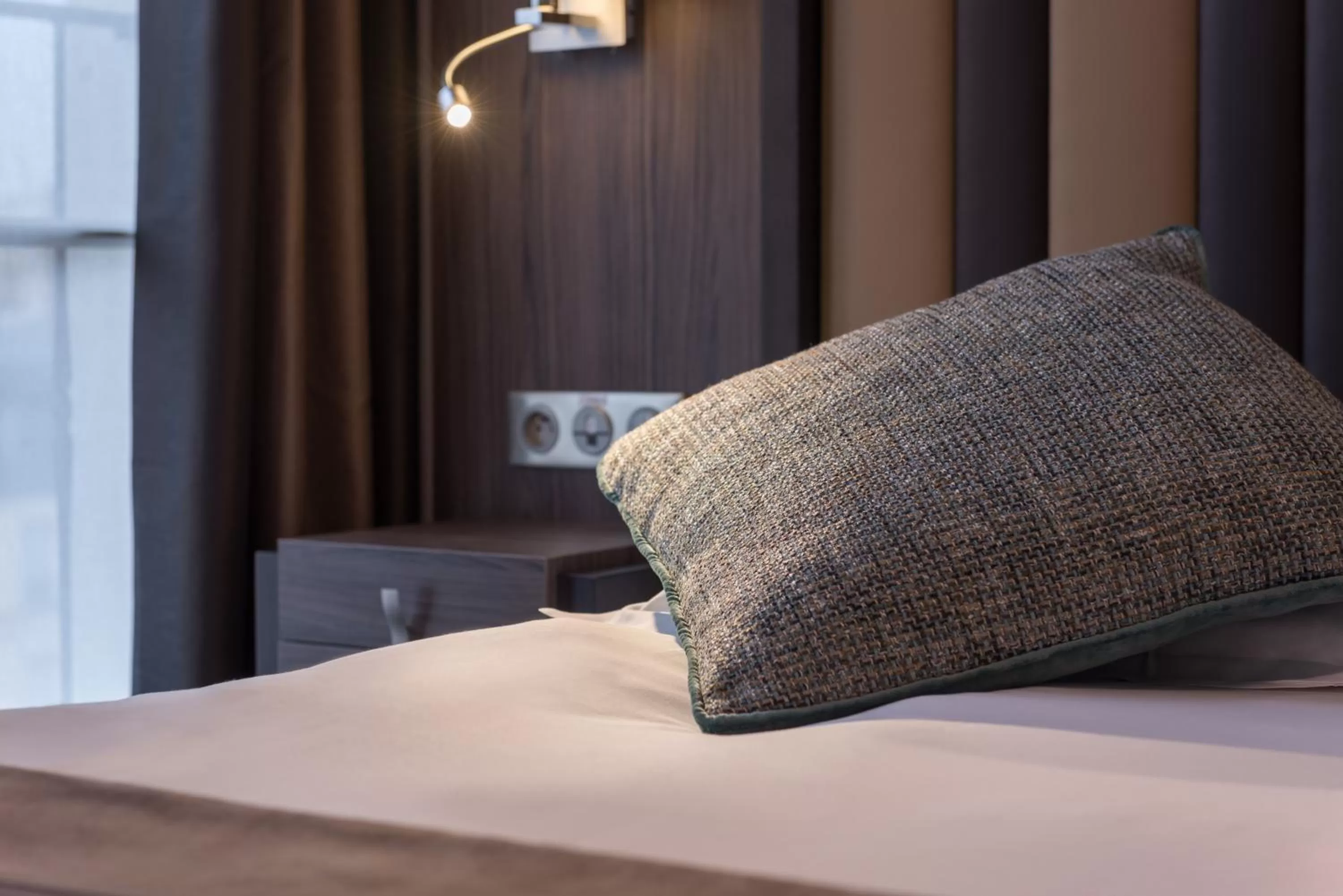 Decorative detail, Bed in Régence Etoile