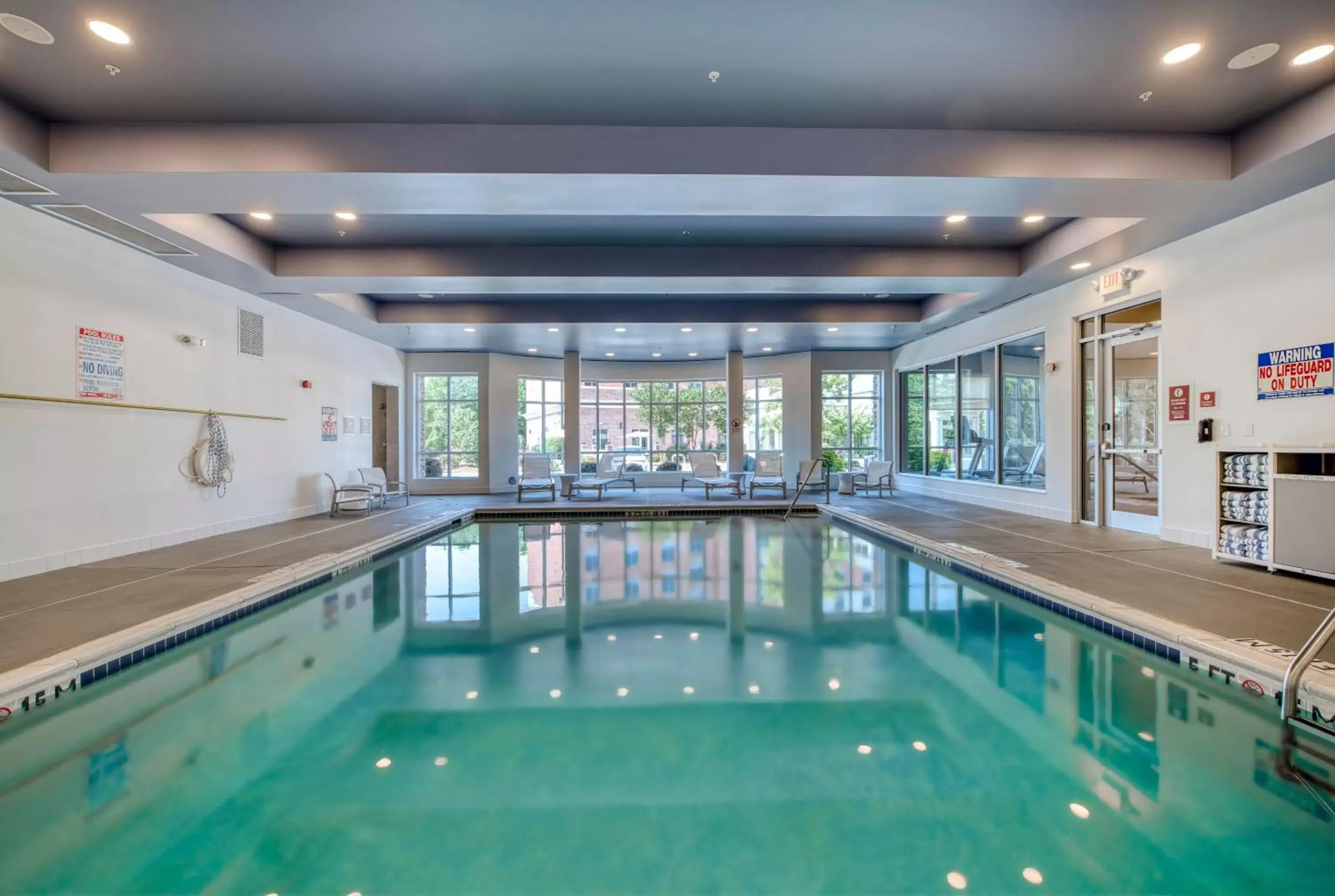 Swimming pool in DoubleTree by Hilton Raleigh-Cary Swimming pool in DoubleTree by Hilton Raleigh-Cary