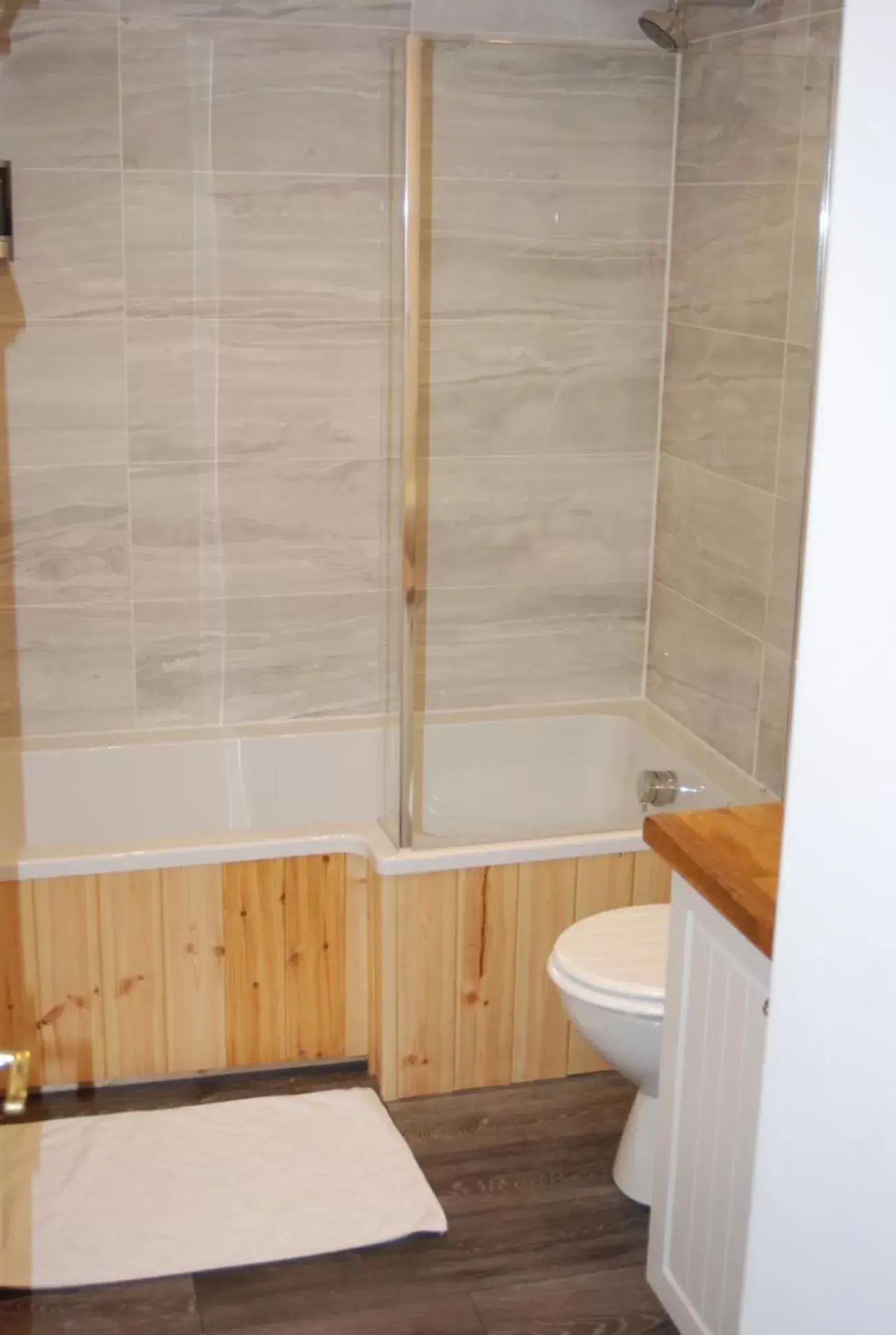 Shower, Bathroom in TheWaterfrontLodges