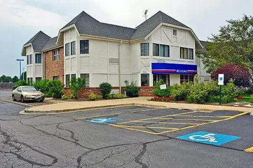 Property Building in Motel 6-Palatine, IL - Chicago Northwest