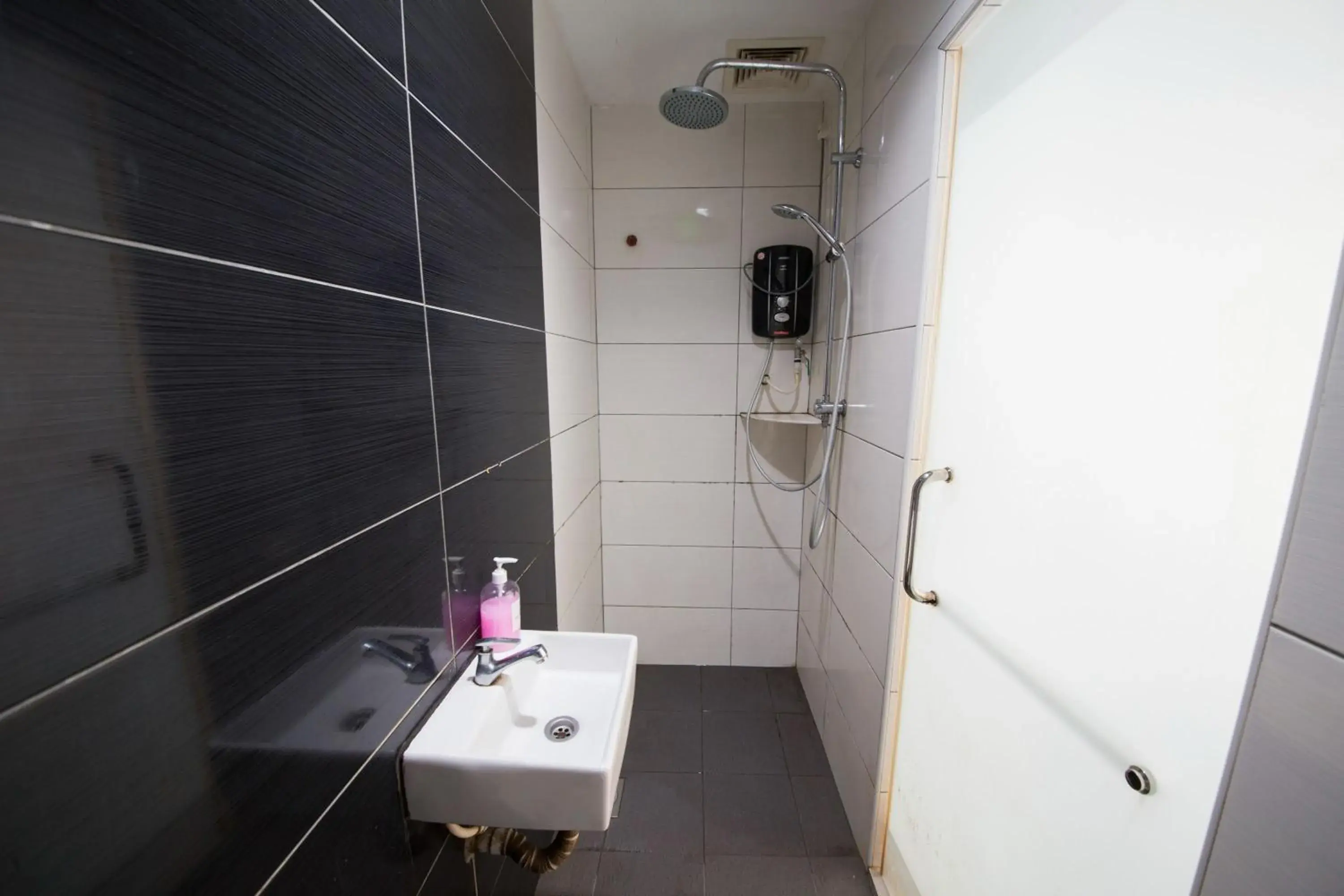 Bathroom in Golden Pearl Hotel