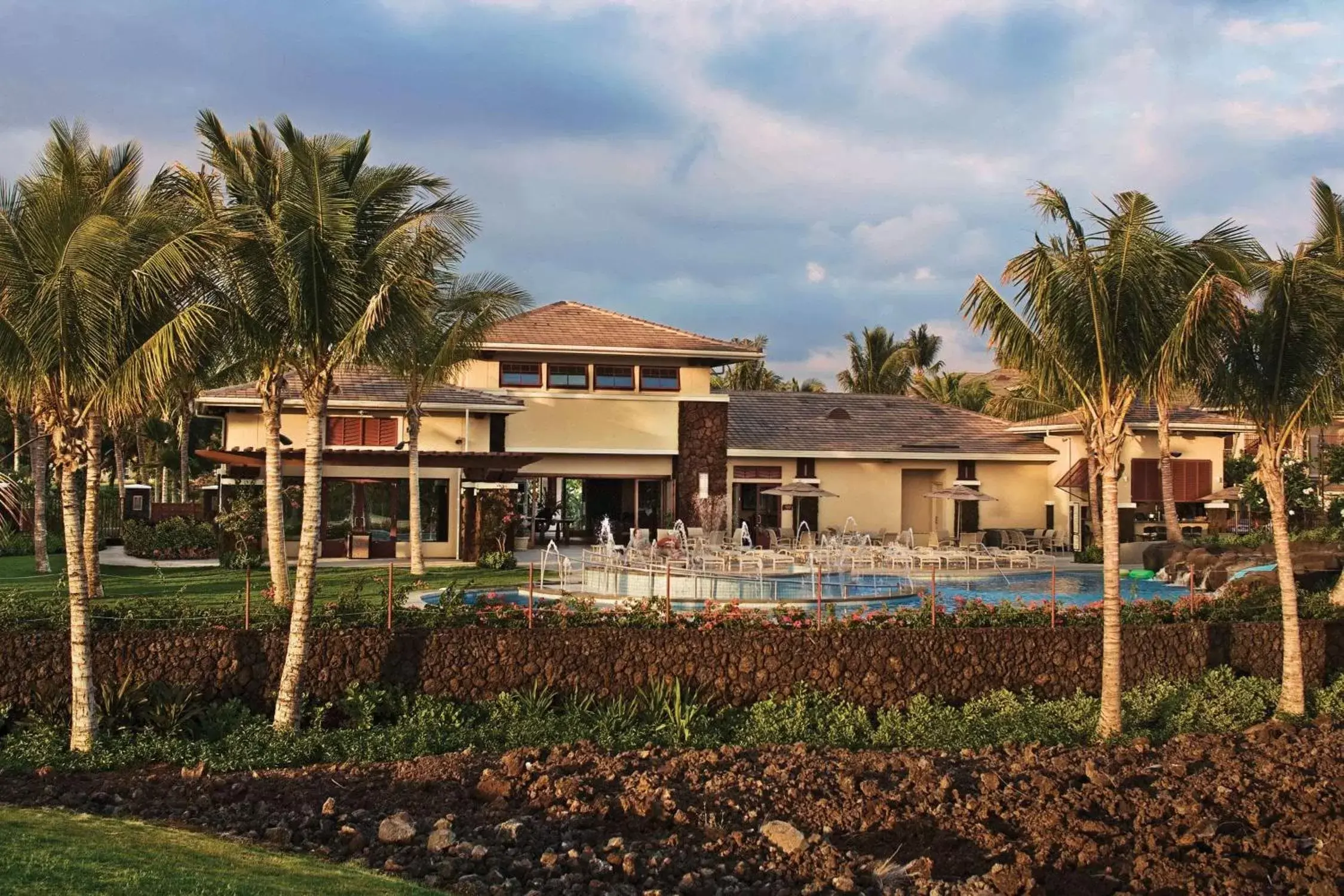 Property Building in Hilton Grand Vacations Club Kohala Suites Waikoloa