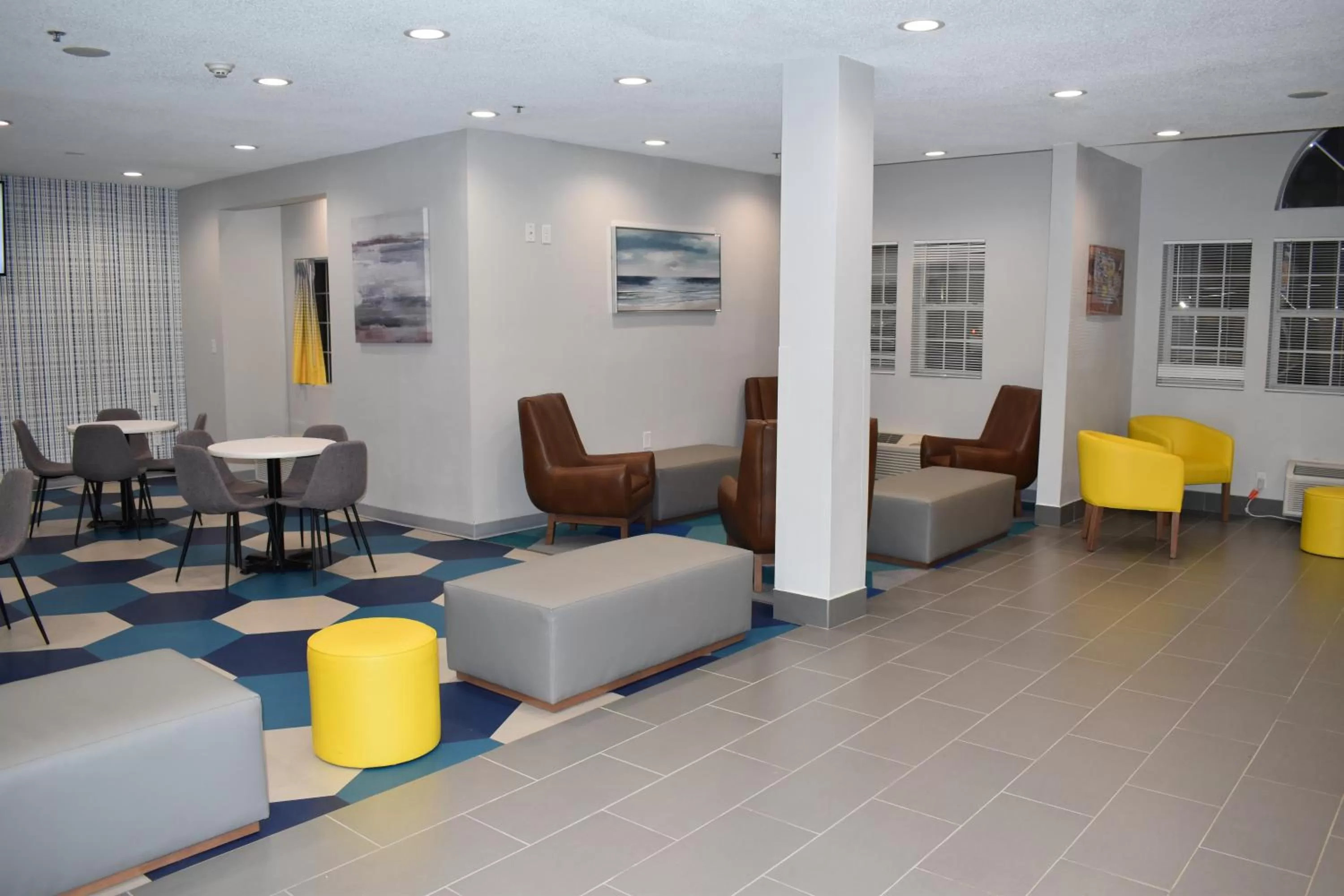 Seating area in Microtel Inn & Suites by Wyndham Stockbridge/Atlanta I-75