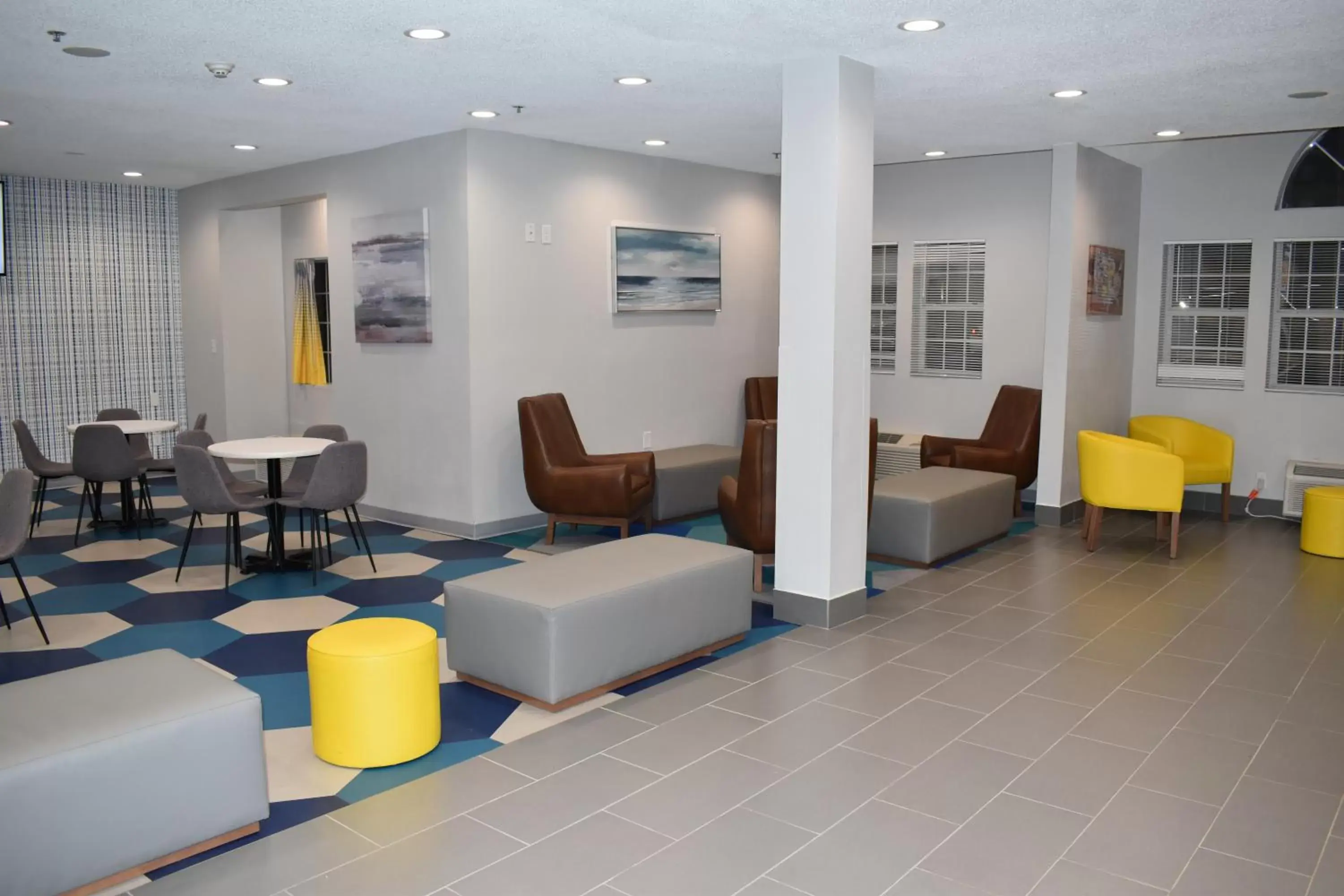 Seating area, Lobby/Reception in Microtel Inn & Suites by Wyndham Stockbridge/Atlanta I-75