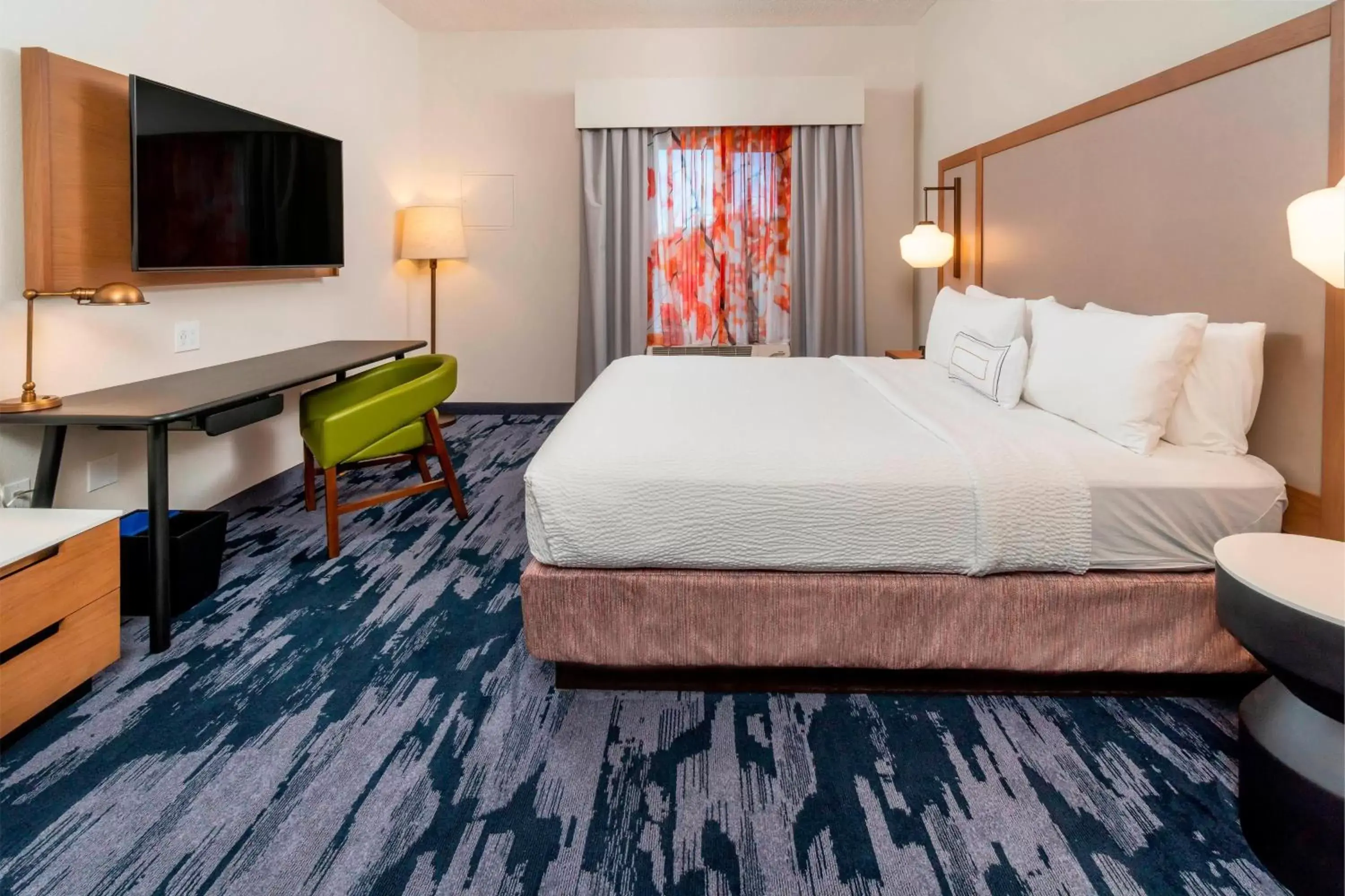 Swimming pool, Bed in Fairfield Inn & Suites Bend Downtown