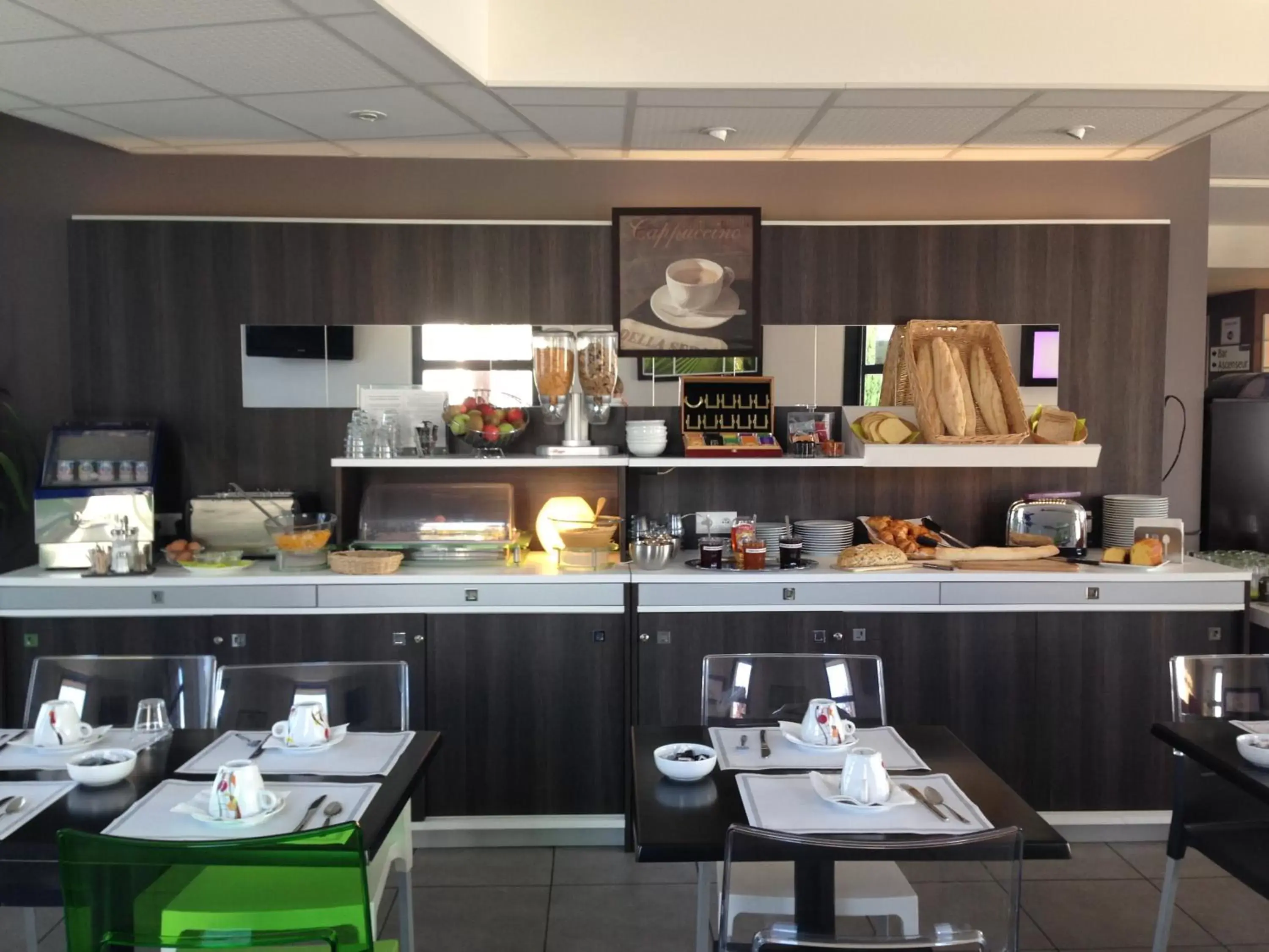 Buffet breakfast, Restaurant/Places to Eat in The Originals City, Hotel Novella Premium, Nantes Est