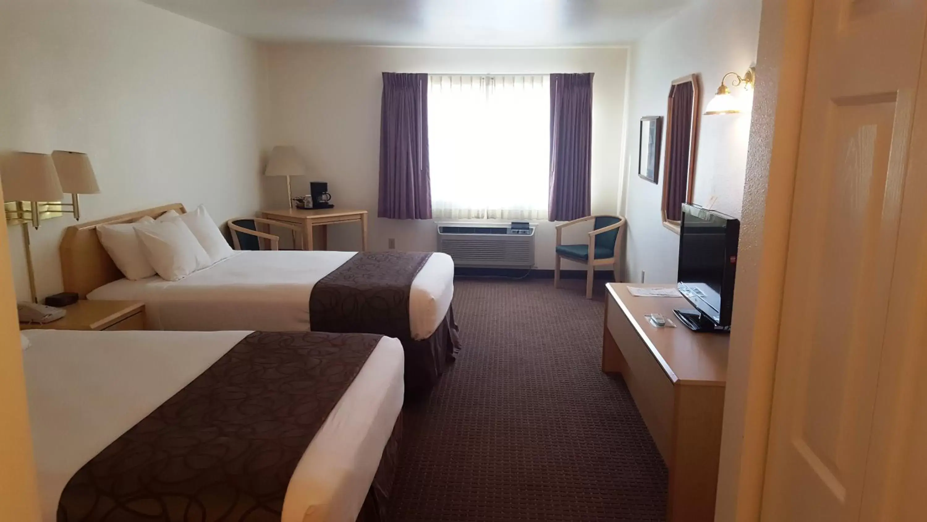 Photo of the whole room in Inn at Lander, Travelodge by Wyndham