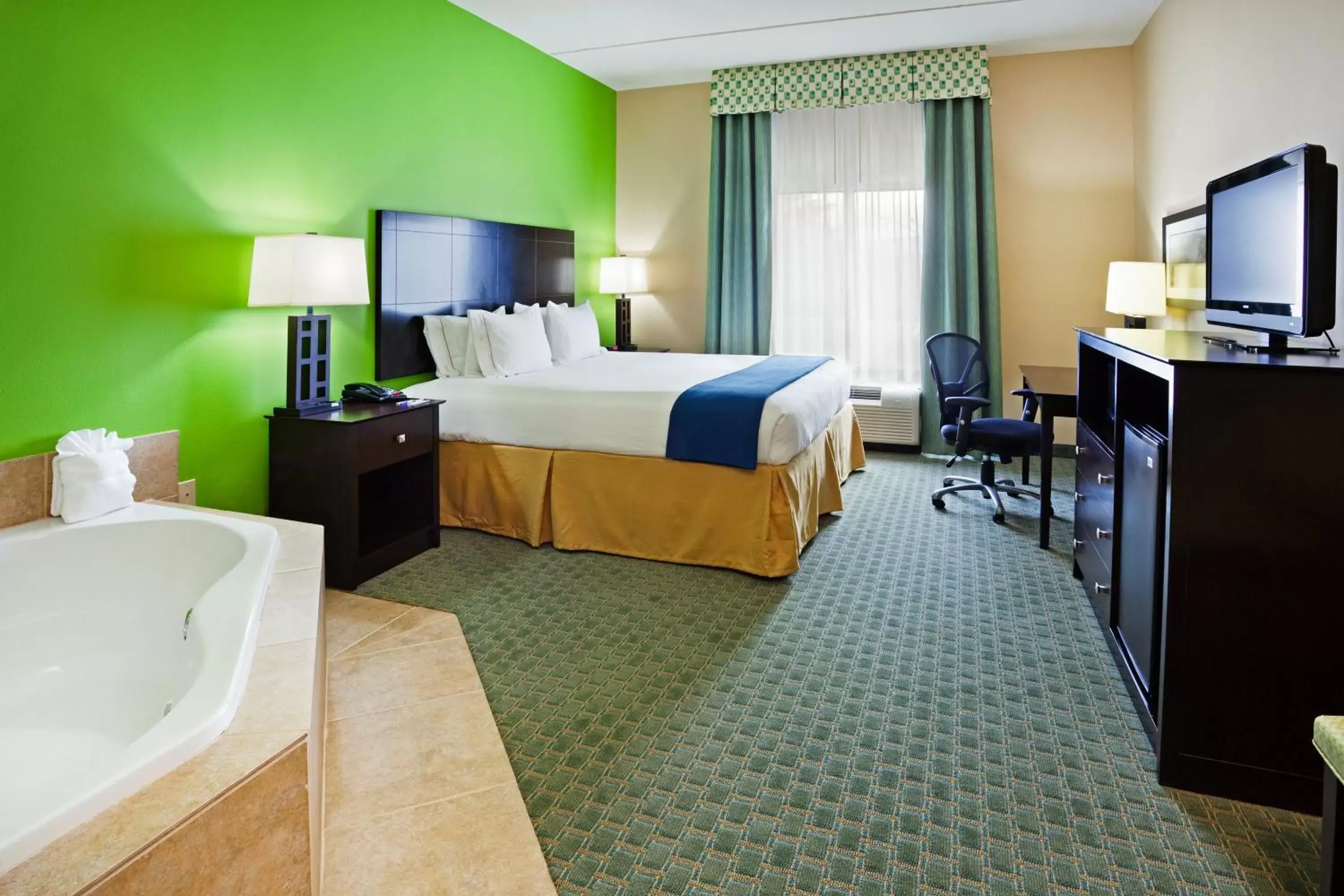 Photo of the whole room in Holiday Inn Express Hotel & Suites Newport South, an IHG Hotel