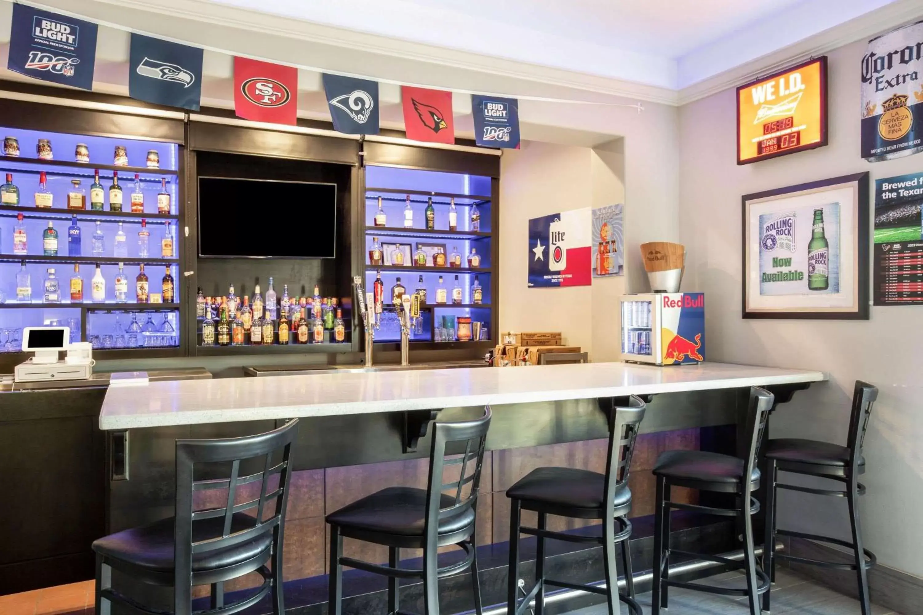 Lounge or bar, Lounge/Bar in La Quinta Inn Suites by Wyndham Raymondville Harlingen