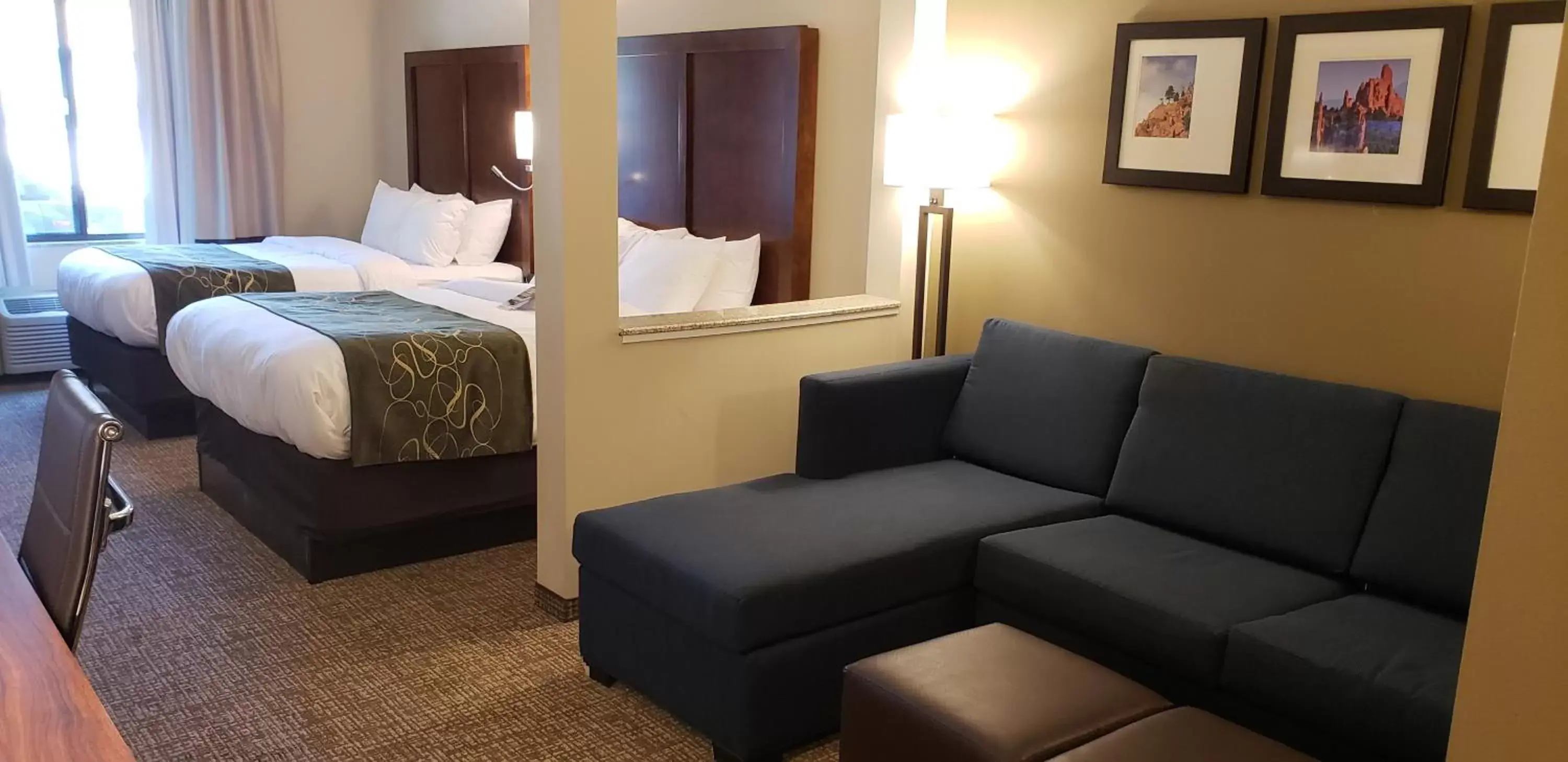 Bed in Comfort Suites Denver near Anschutz Medical Campus