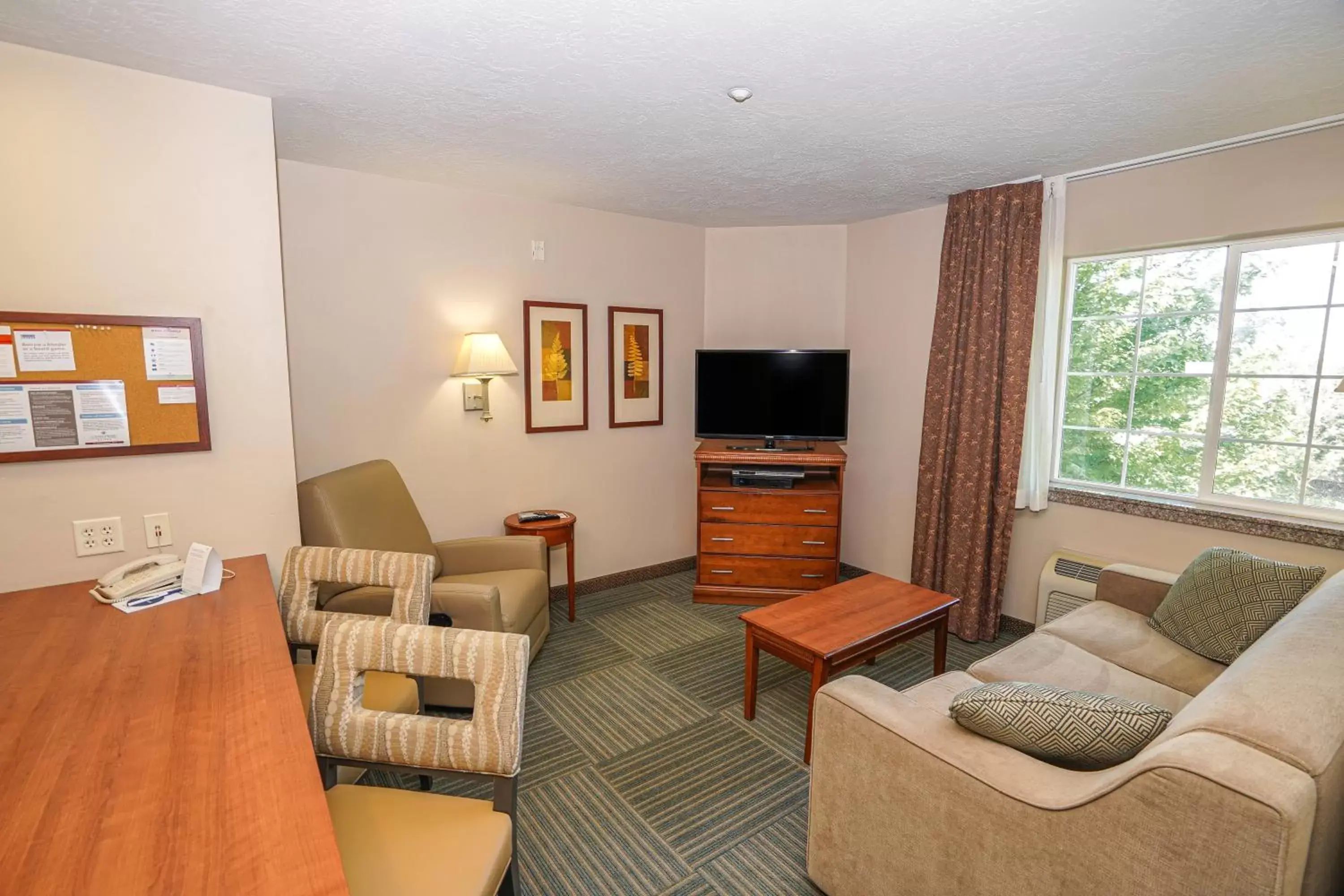 Living room, Seating Area in Candlewood Suites Boise - Towne Square, an IHG Hotel