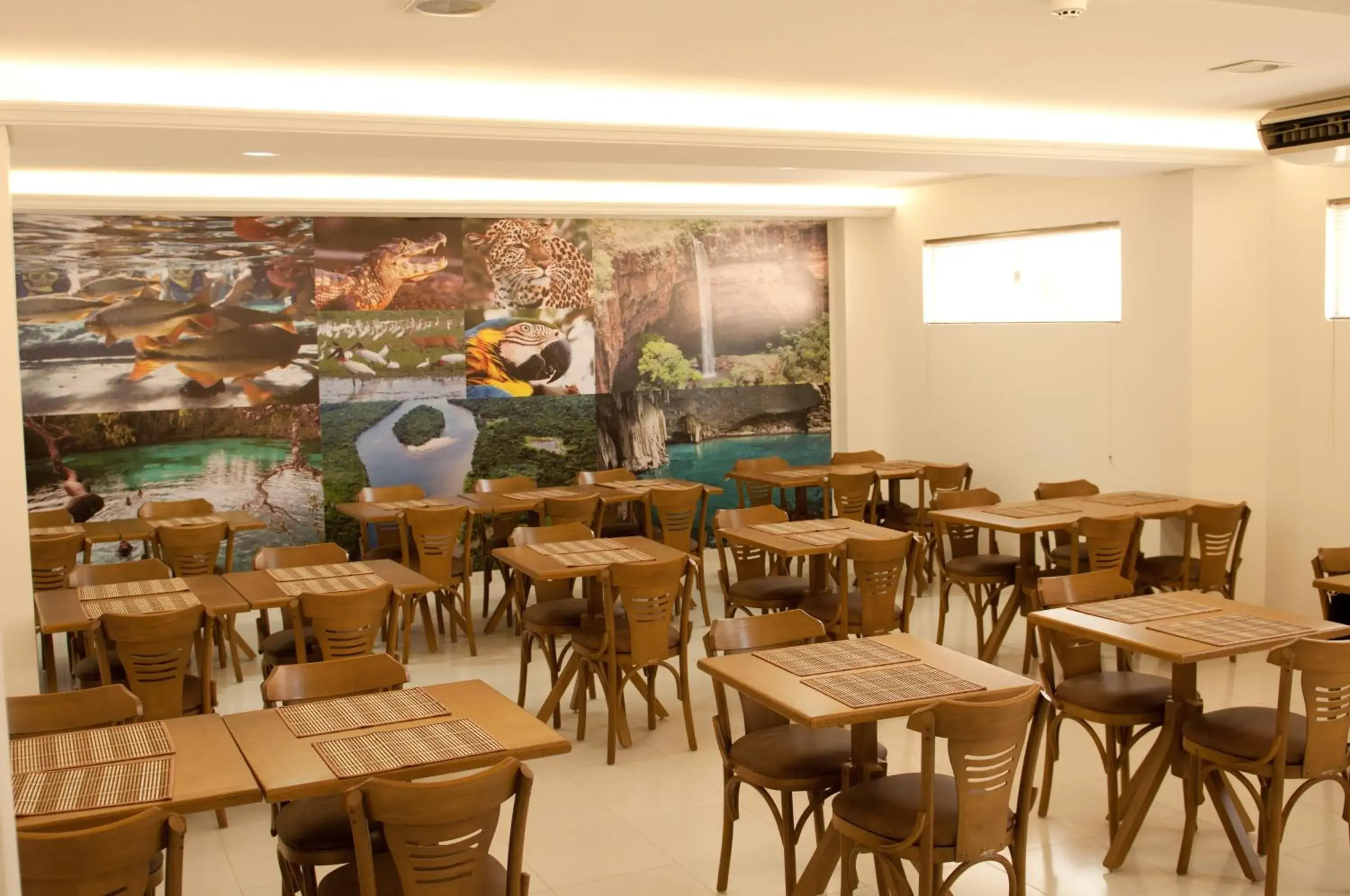 Restaurant/places to eat in Hotel Roari Restaurant/places to eat in Hotel Roari
