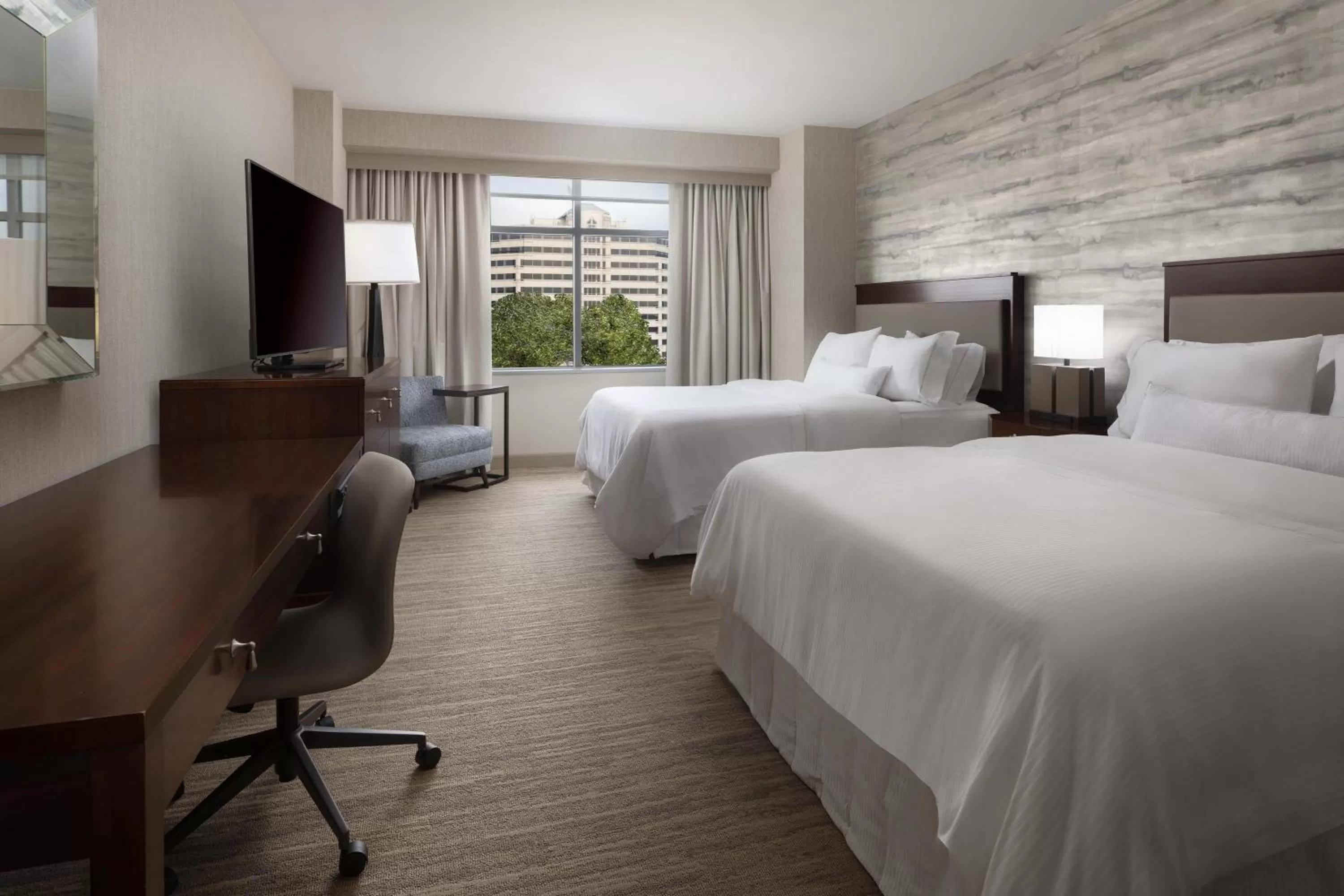 Photo of the whole room, Bed in The Westin Reston Heights