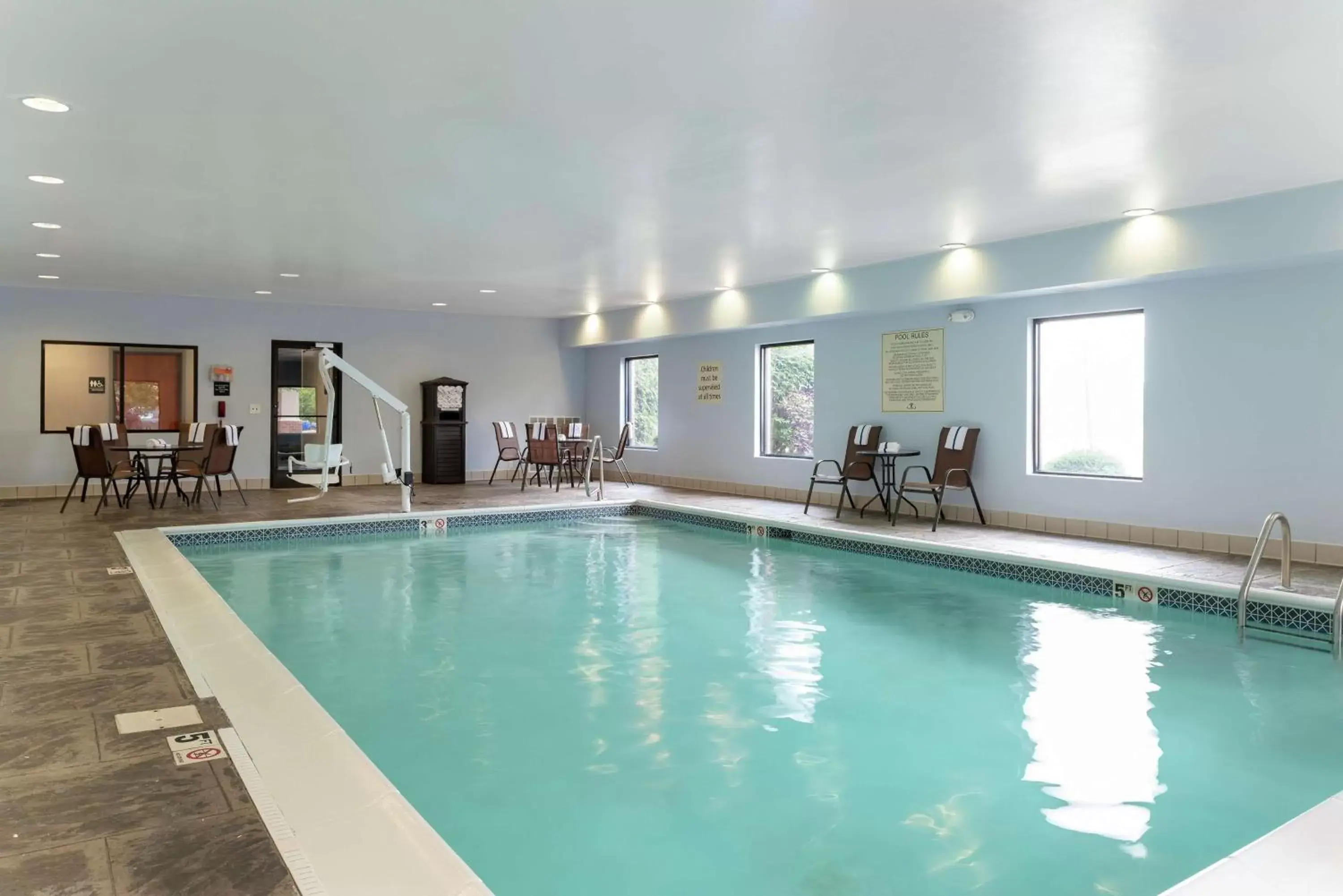 Pool view, Swimming Pool in Hampton Inn Akron-South