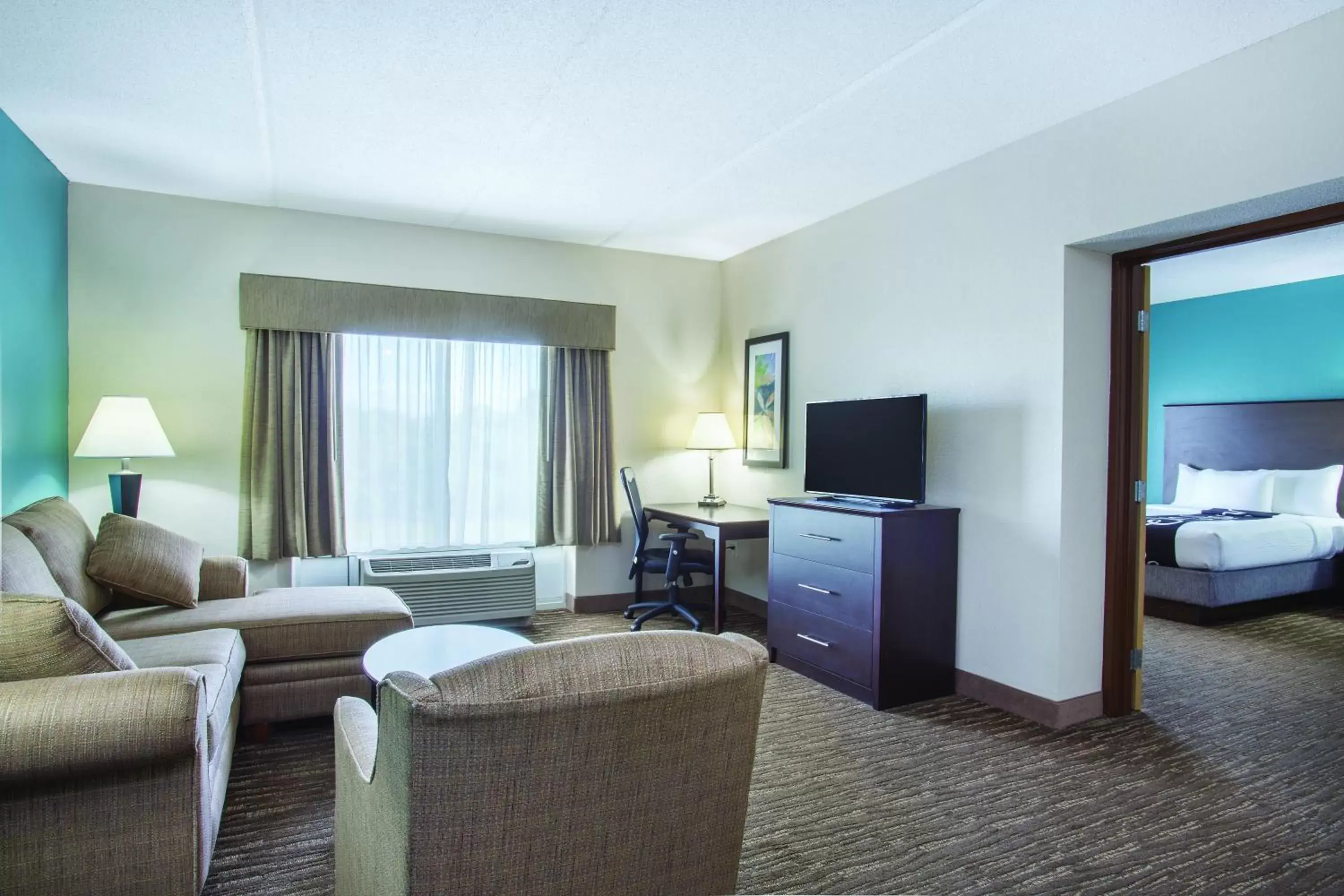 Living room, Seating Area in Comfort Inn & Suites Sarasota I75