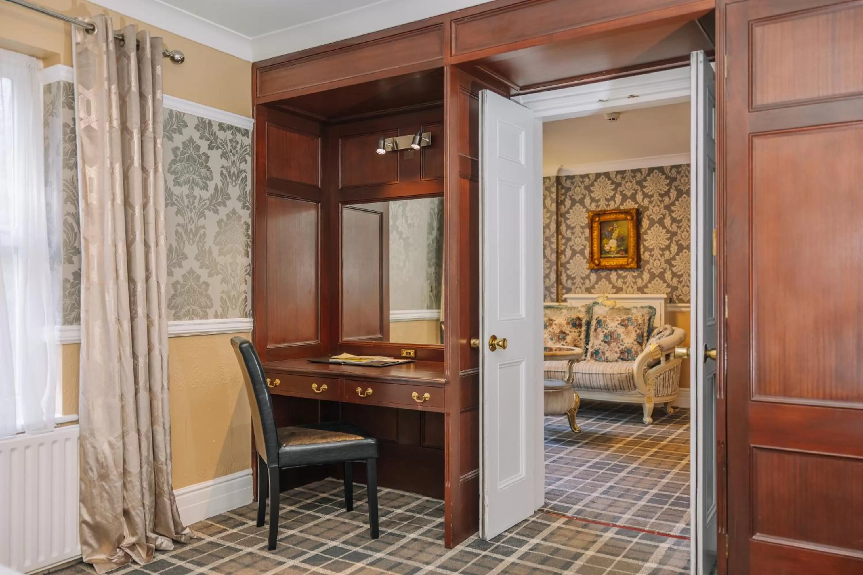 Living room in Muthu Belstead Brook Hotel