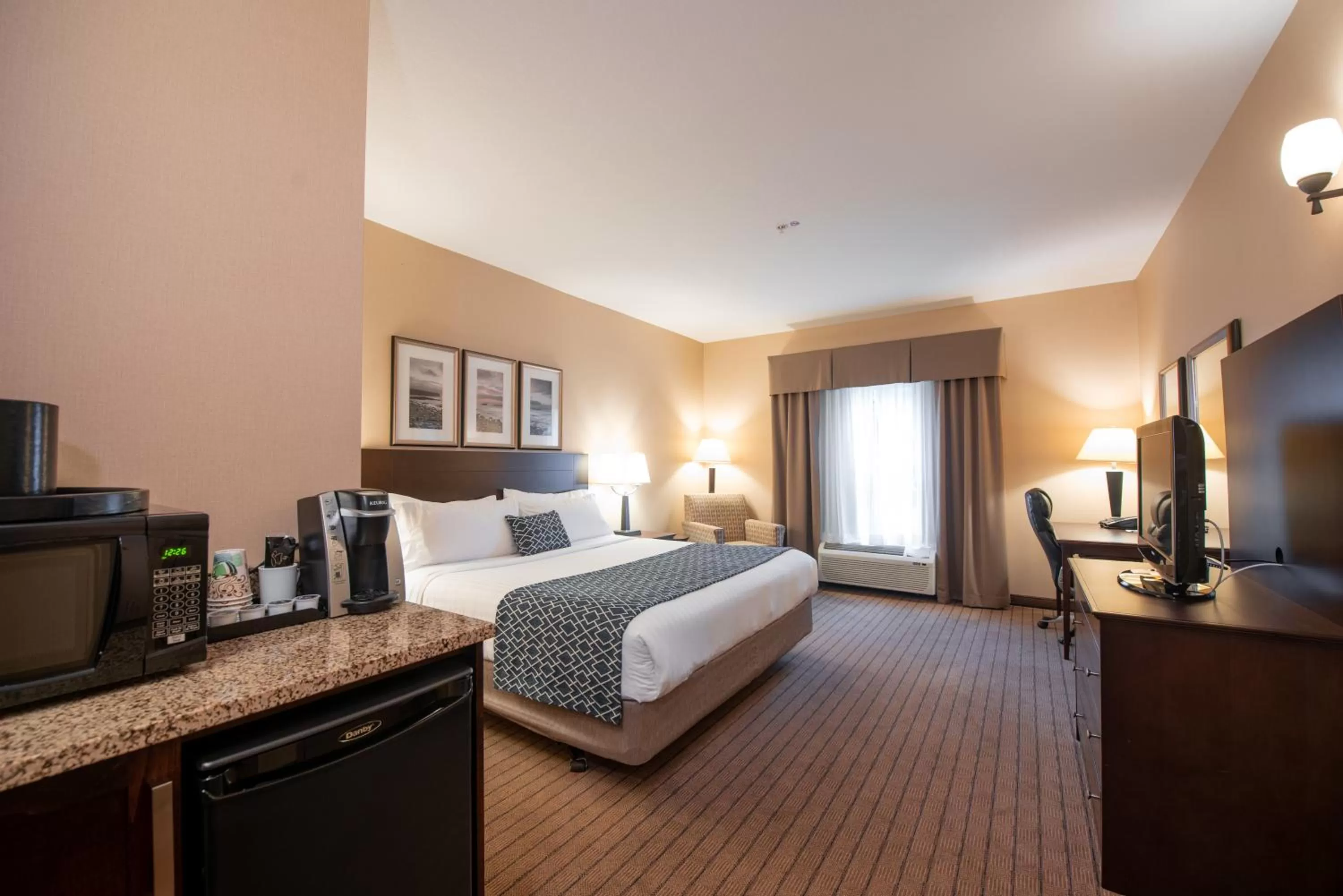 TV and multimedia, Bed in Bayview Hotel