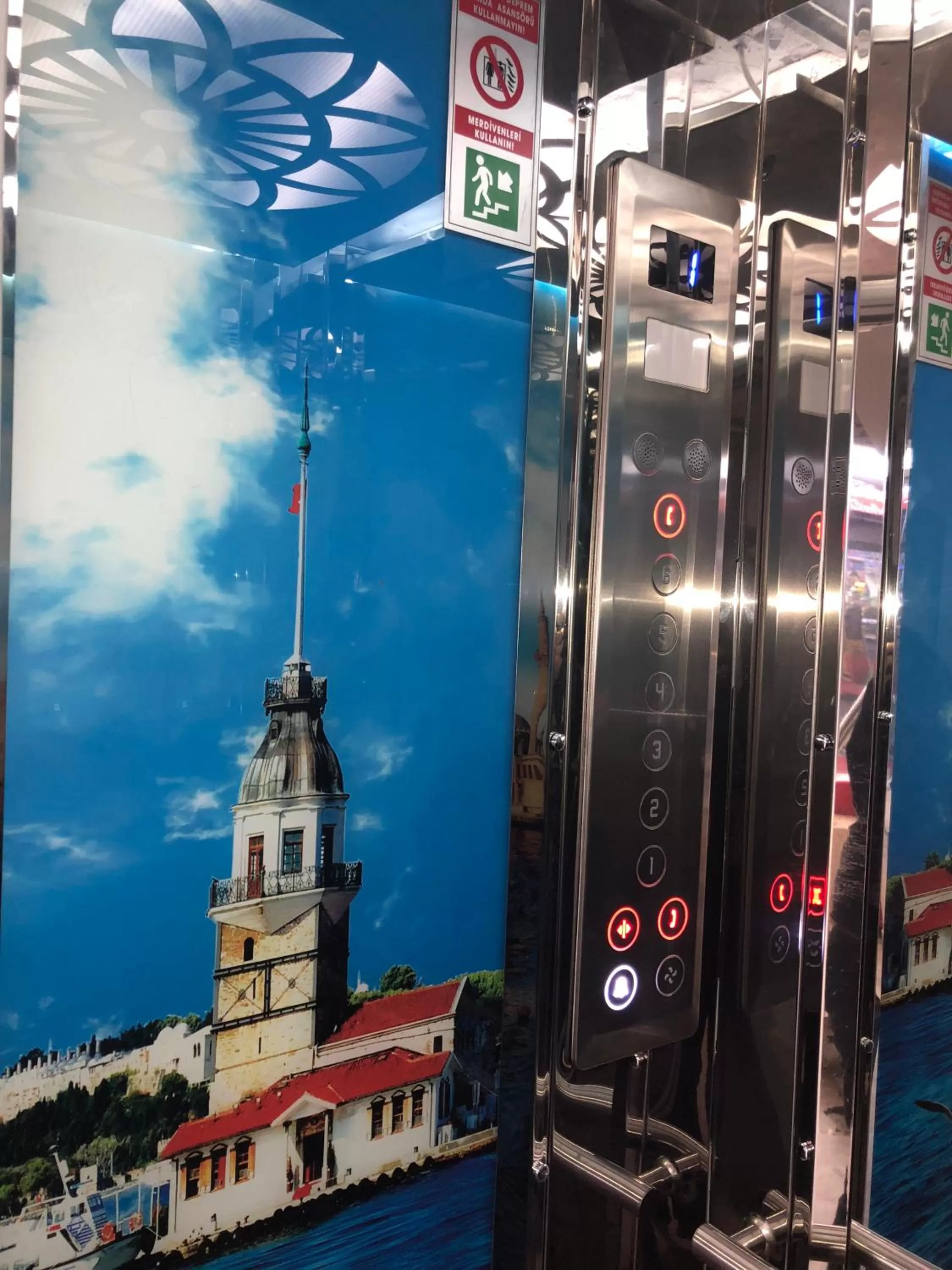 Lobby or reception in Istanbul Sirkeci Hotel