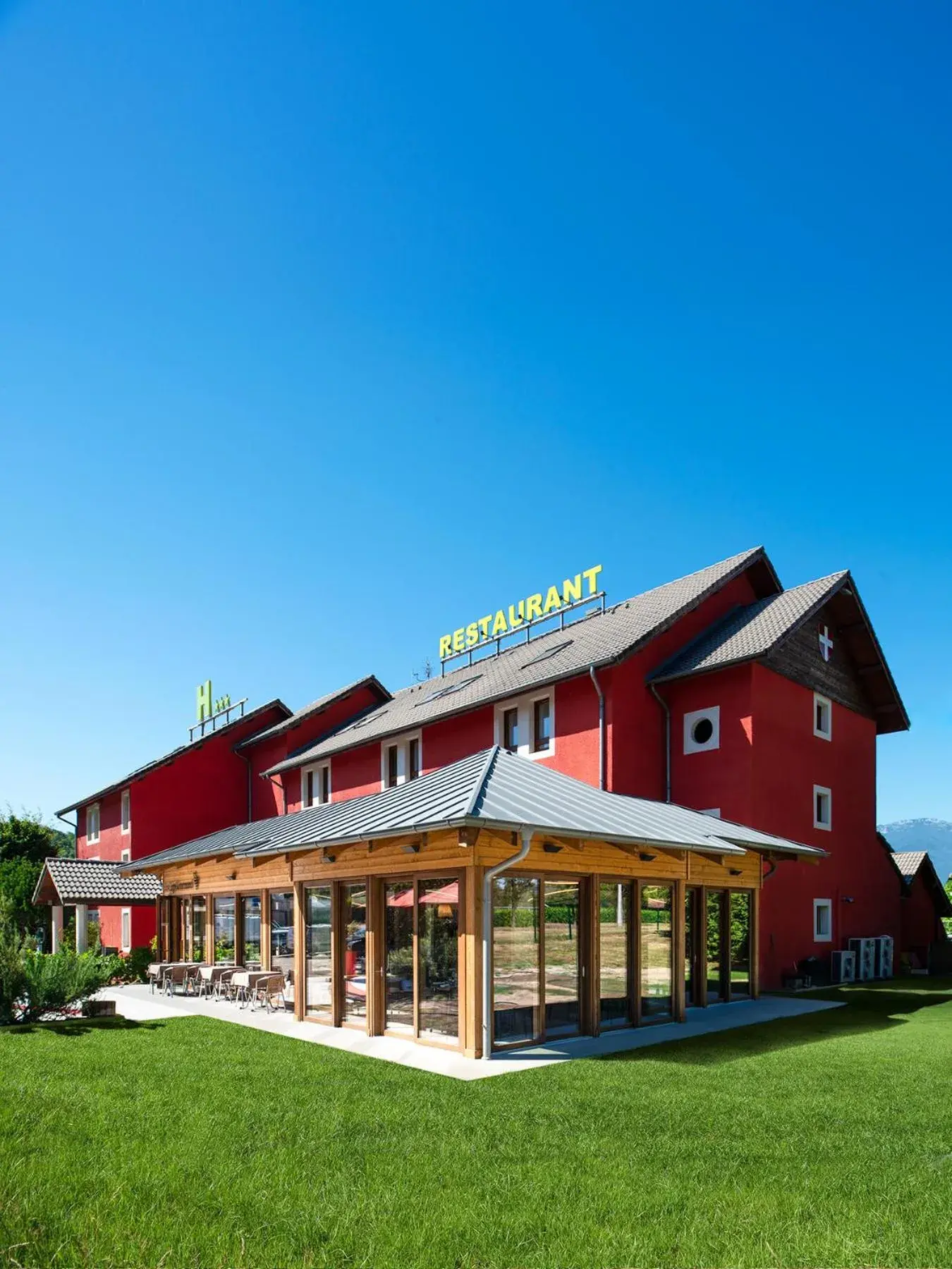 Property building in La Clé Des Champs Property building in La Clé Des Champs