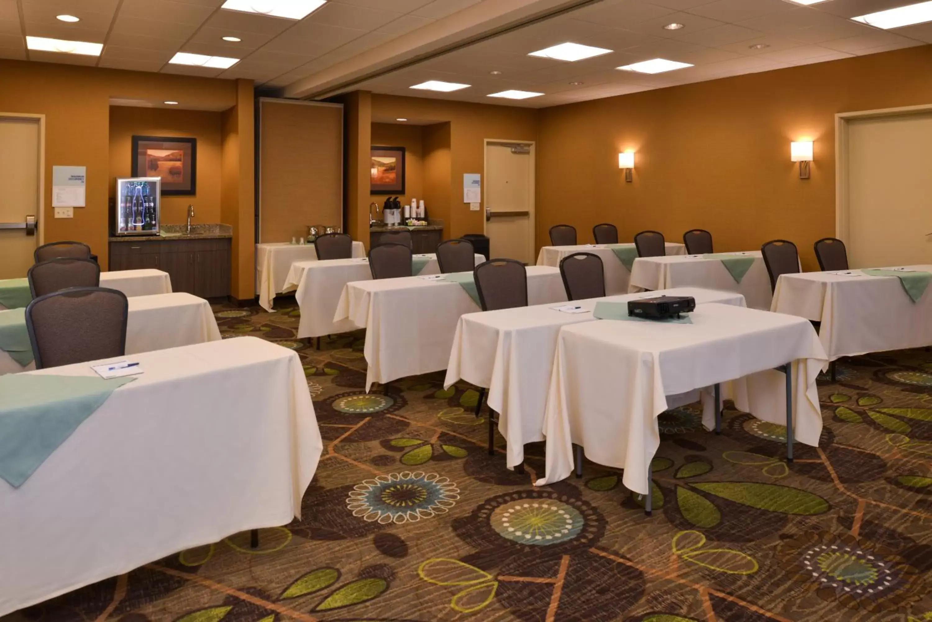 Meeting/conference room in Holiday Inn Express Pocatello, an IHG Hotel