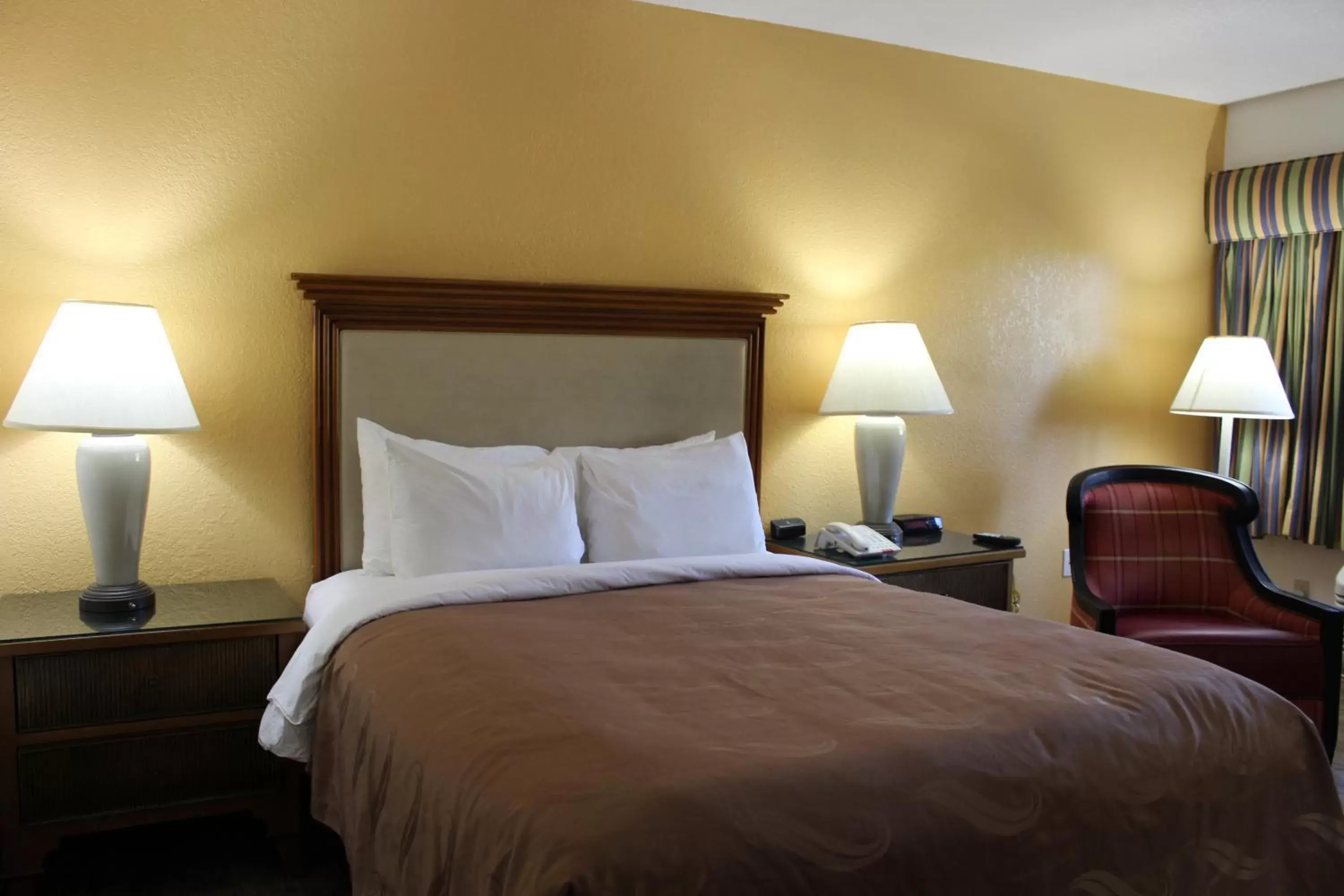 Queen Room with Bathtub - Disability Access/Non-Smoking - Exterior Hall in Quality Inn Florida City - Gateway to the Keys