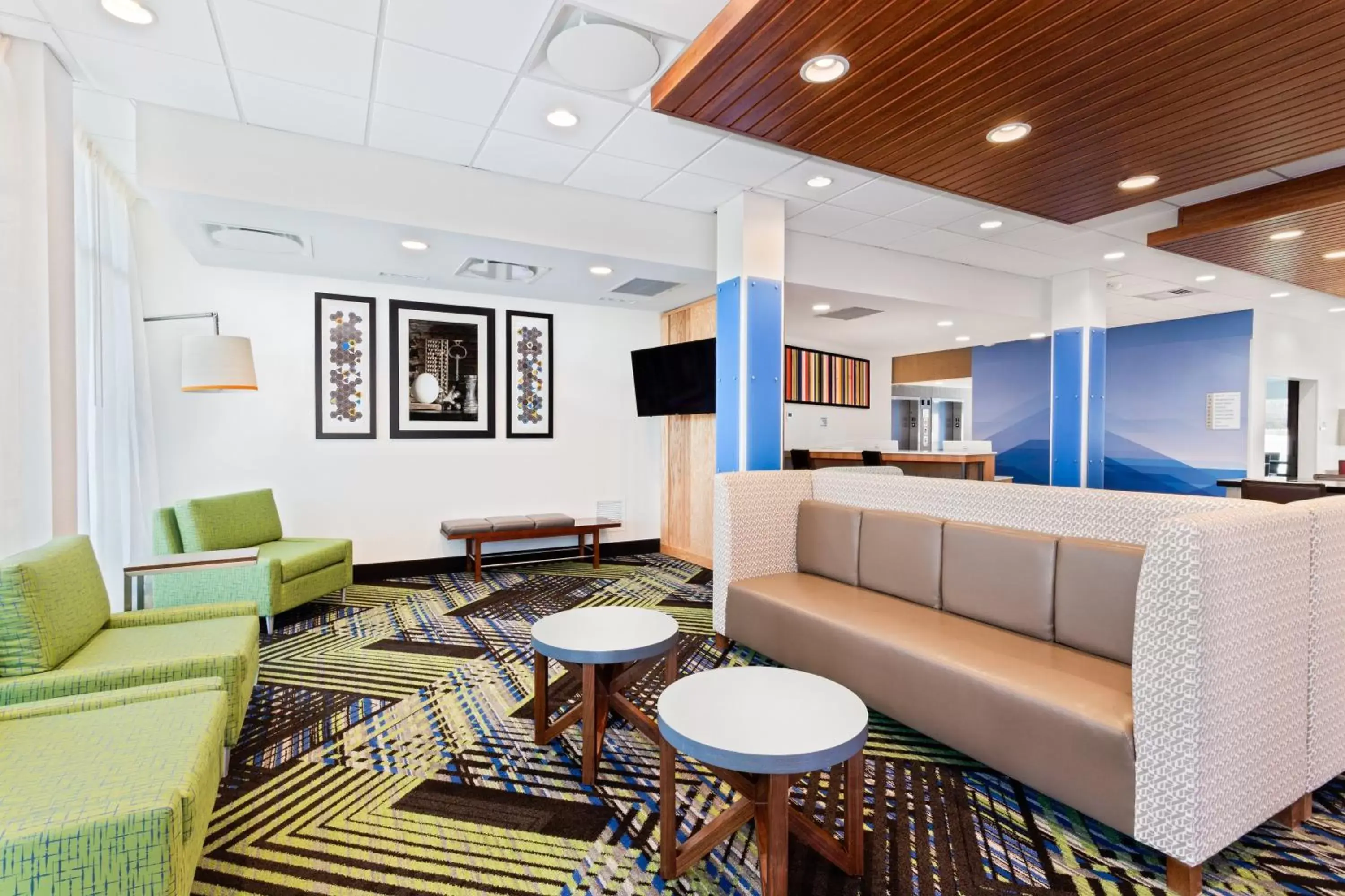 Lobby or reception in Holiday Inn Express & Suites Niceville - Eglin Area, an IHG Hotel