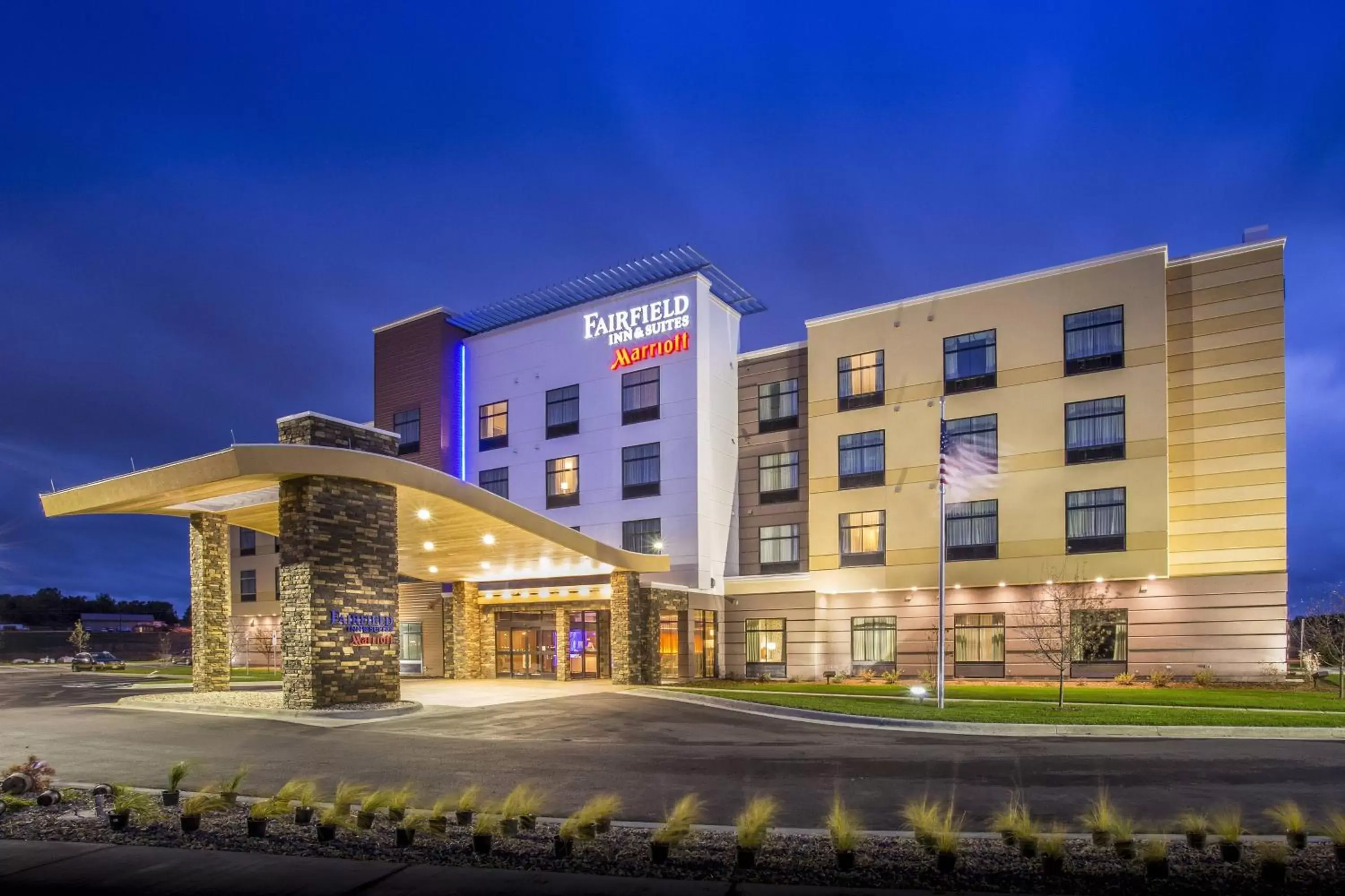 Property Building in Fairfield Inn & Suites By Marriott Sioux Falls Airport