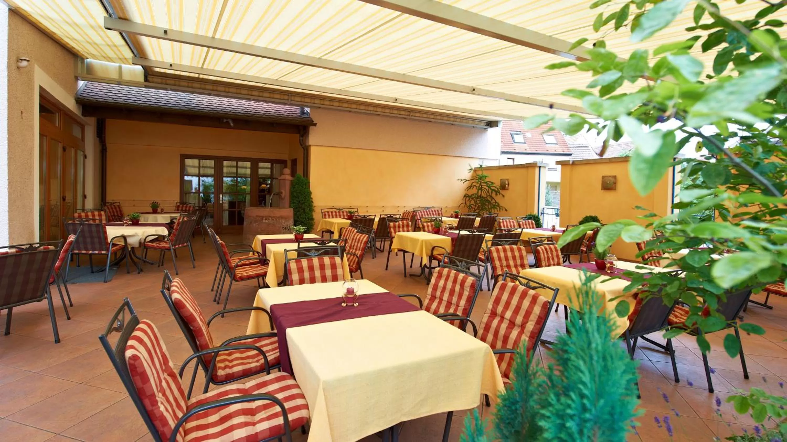 Restaurant/places to eat in Hirsch Hotel