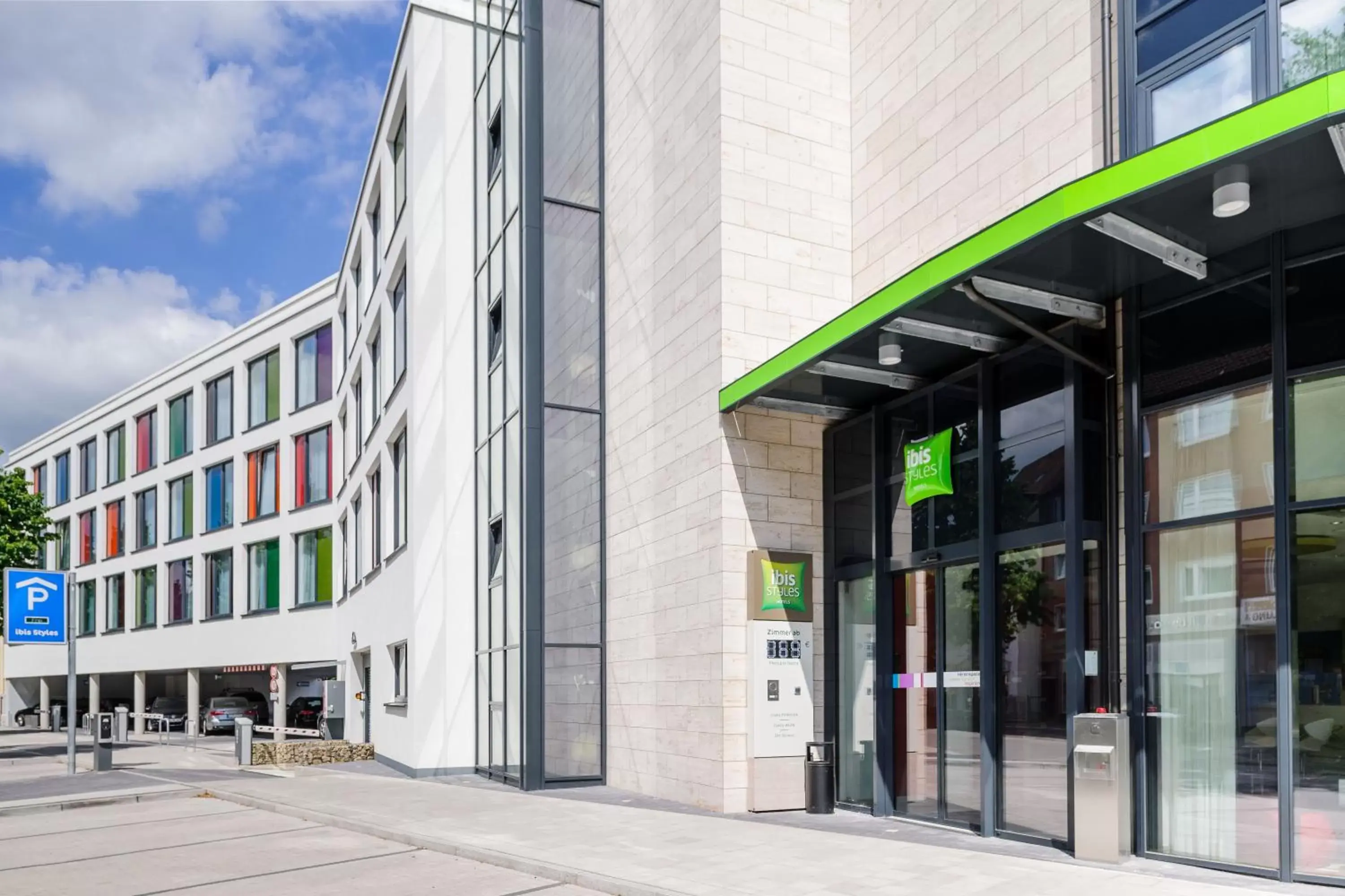 Facade/entrance, Property Building in Ibis Styles Hildesheim