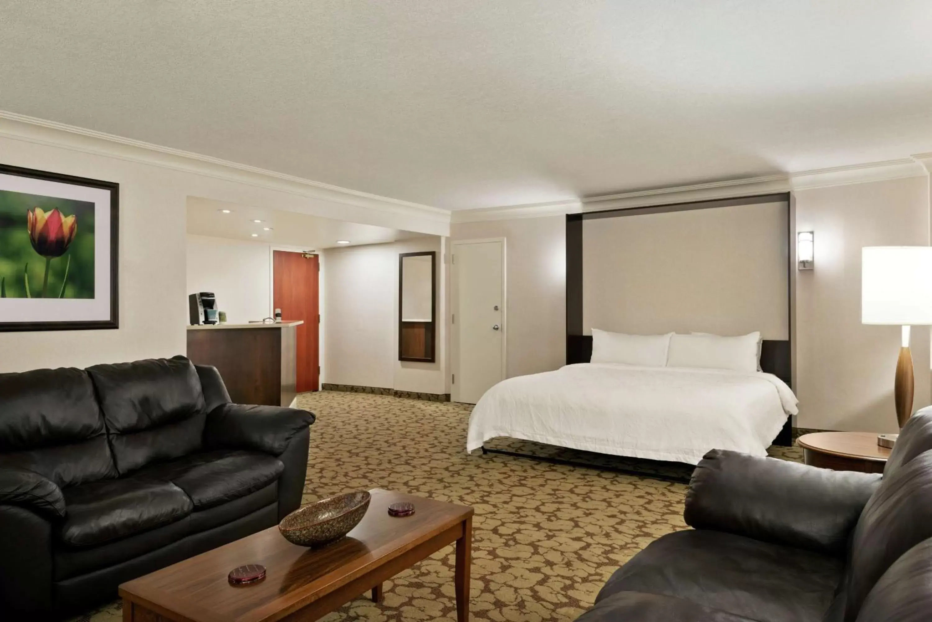 Living room, Bed in Hilton Garden Inn Saskatoon Downtown Living room, Bed in Hilton Garden Inn Saskatoon Downtown