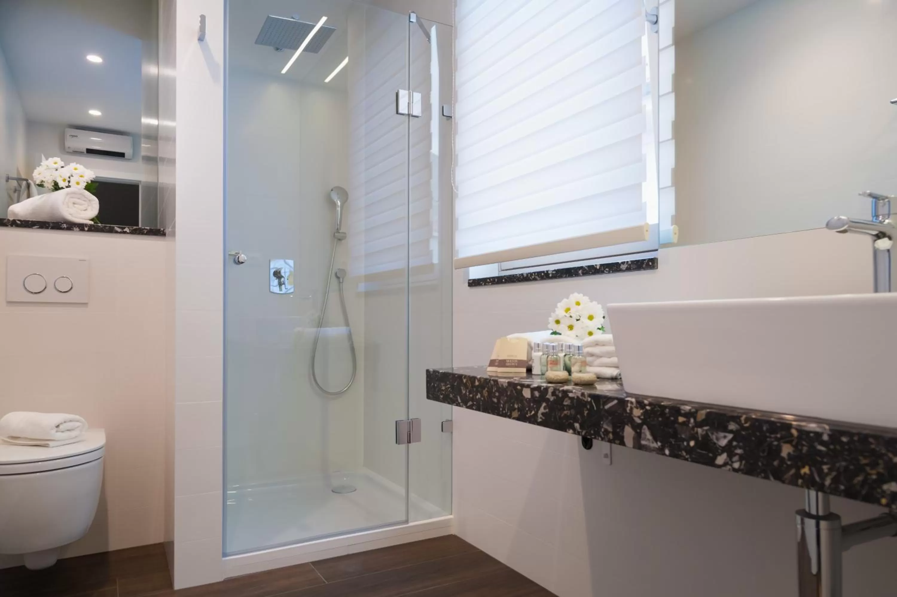 Bathroom in Residence by Vestibul Palace