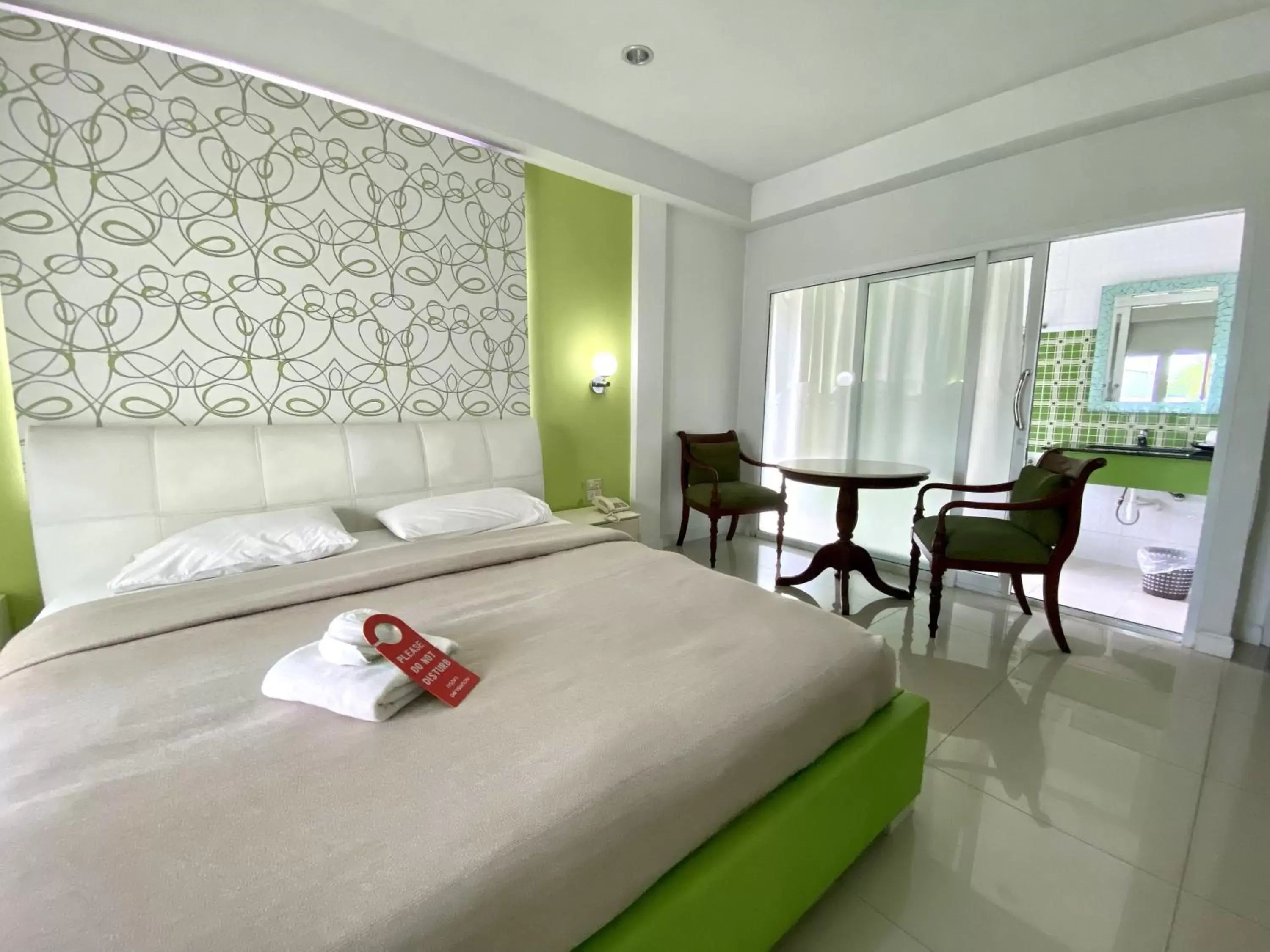 Bed in Access Inn Pattaya