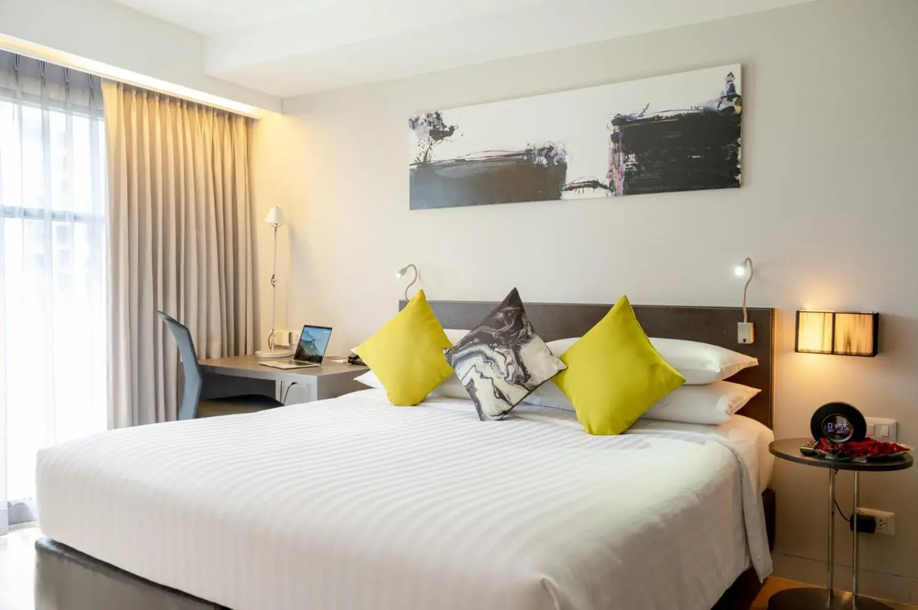Guests, Bed in Maitria Hotel Sukhumvit 18 Bangkok – A Chatrium Collection
