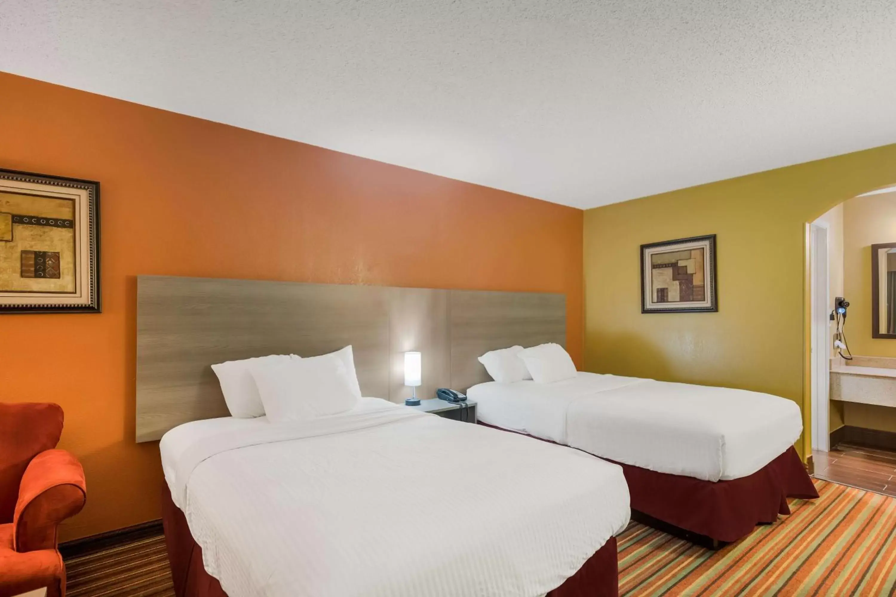 Bedroom, Bed in SureStay Hotel by Best Western Mt Pleasant